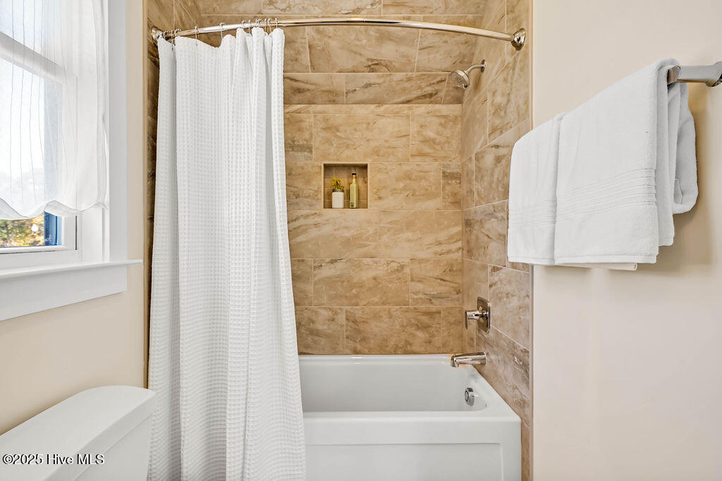 100512087 | Photo 40