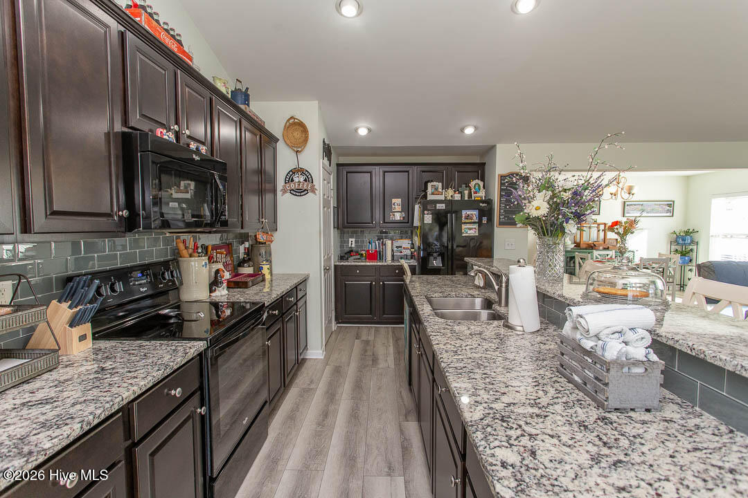 100554987 | Photo 19