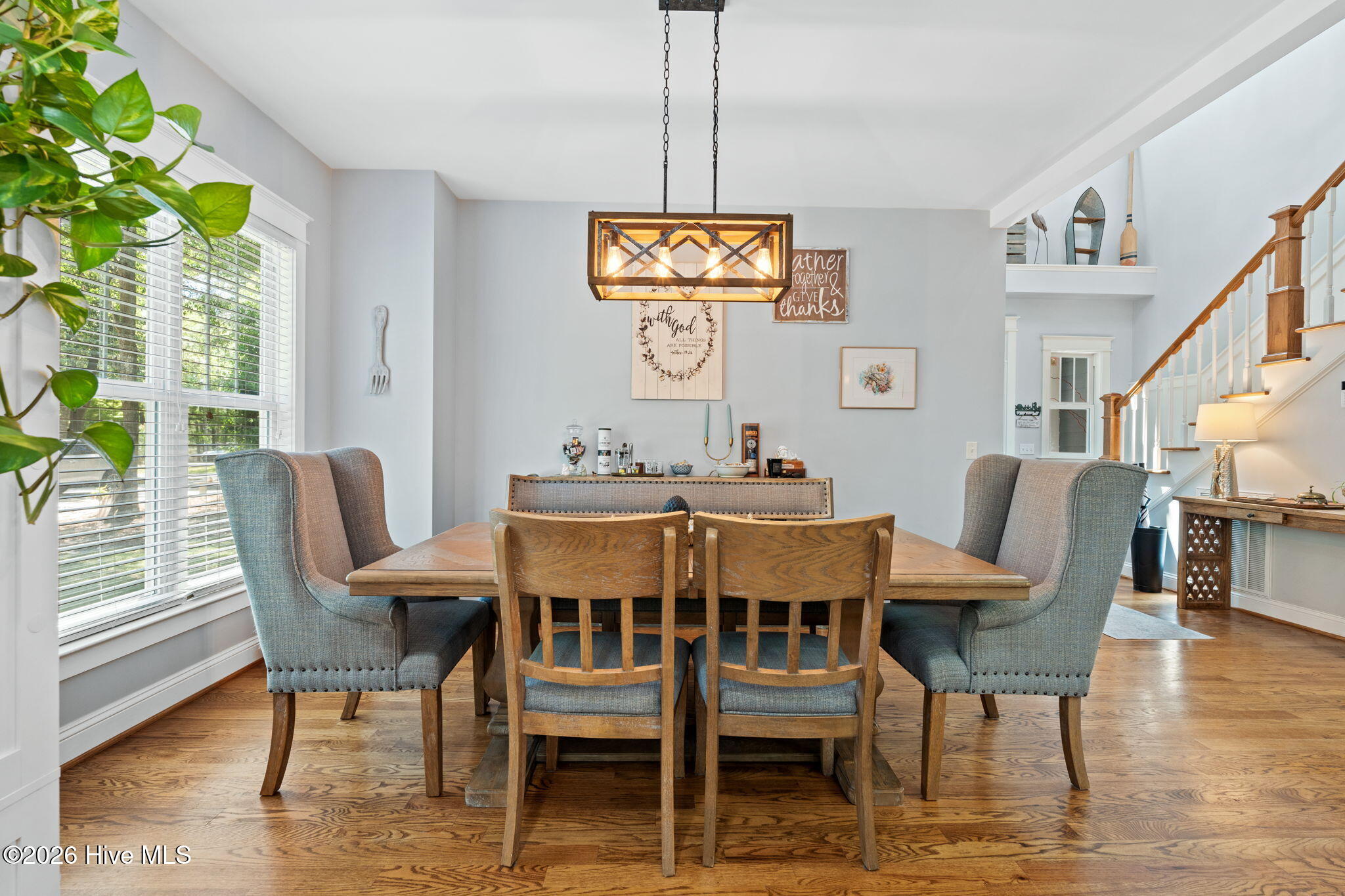 100568987 | Photo 10