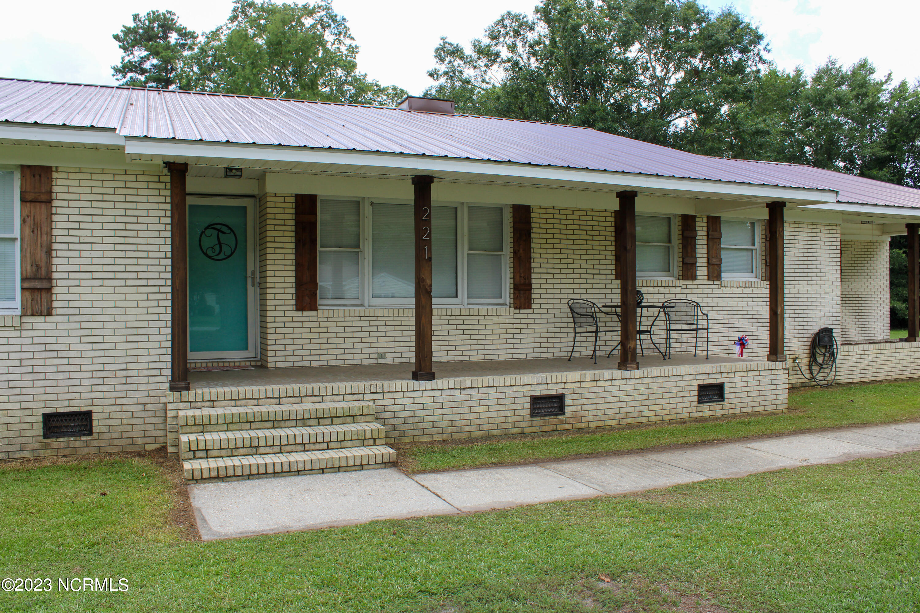 2nd image of 221 E Bladen St, Bladenboro, NC 28320 | MLS# 100594315