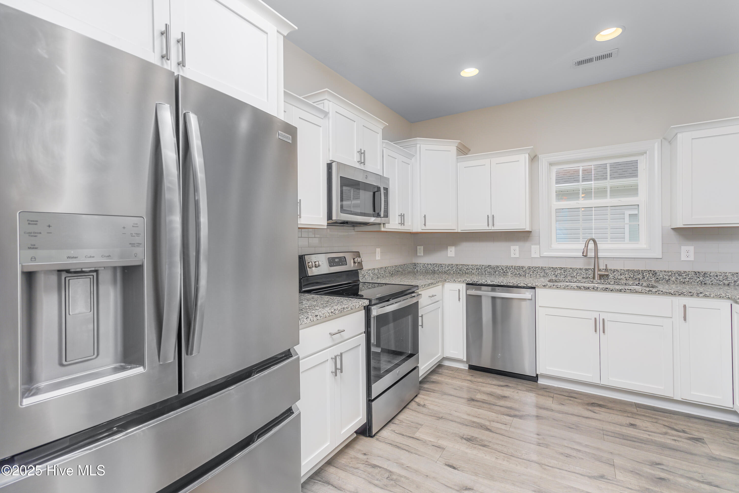 100536603 | Photo 11