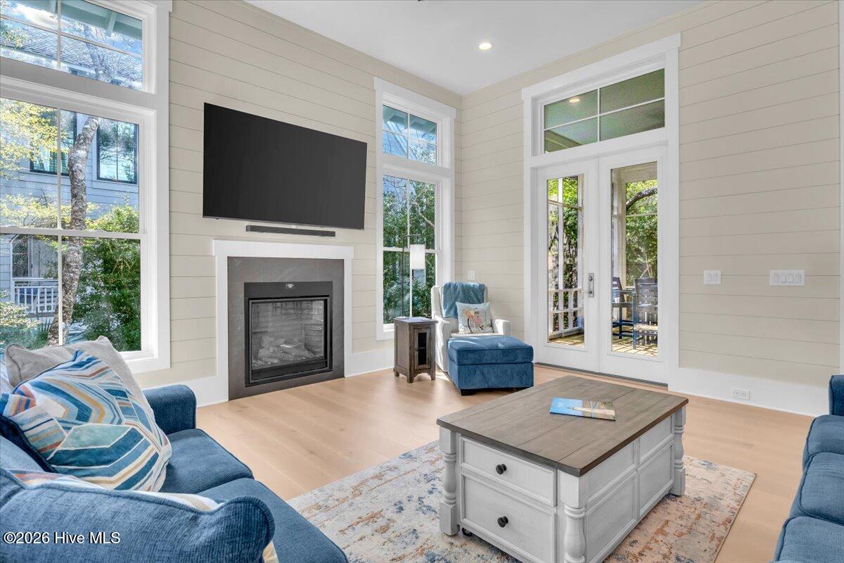 100563677 | Photo 16