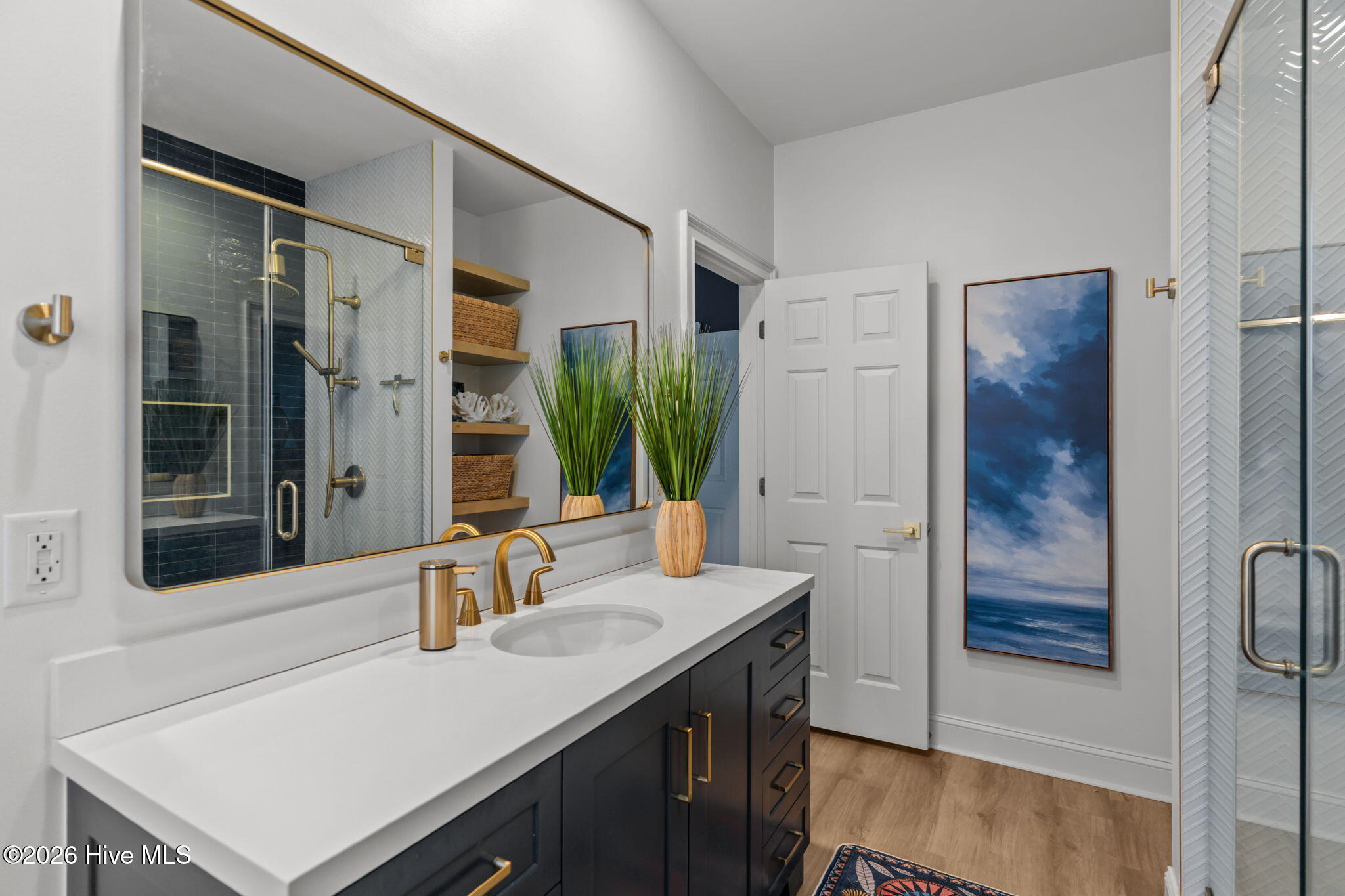 100557264 | Photo 30