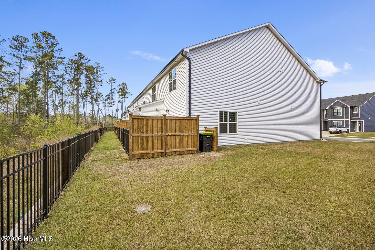 100565820 | Photo 35