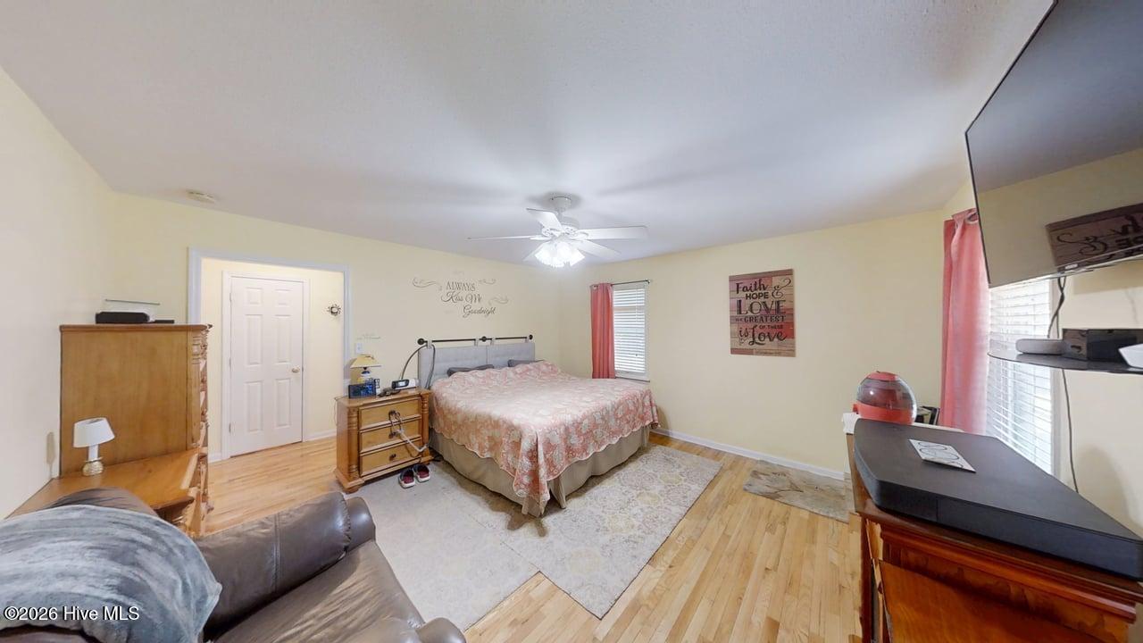 100570322 | Photo 26