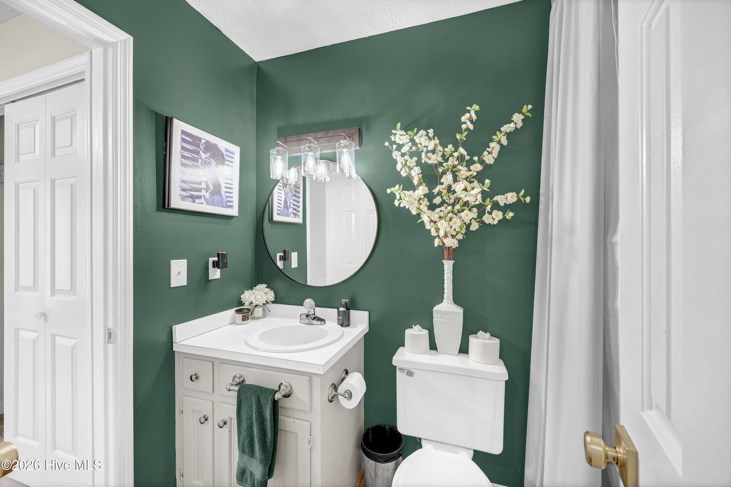 100550839 | Photo 43