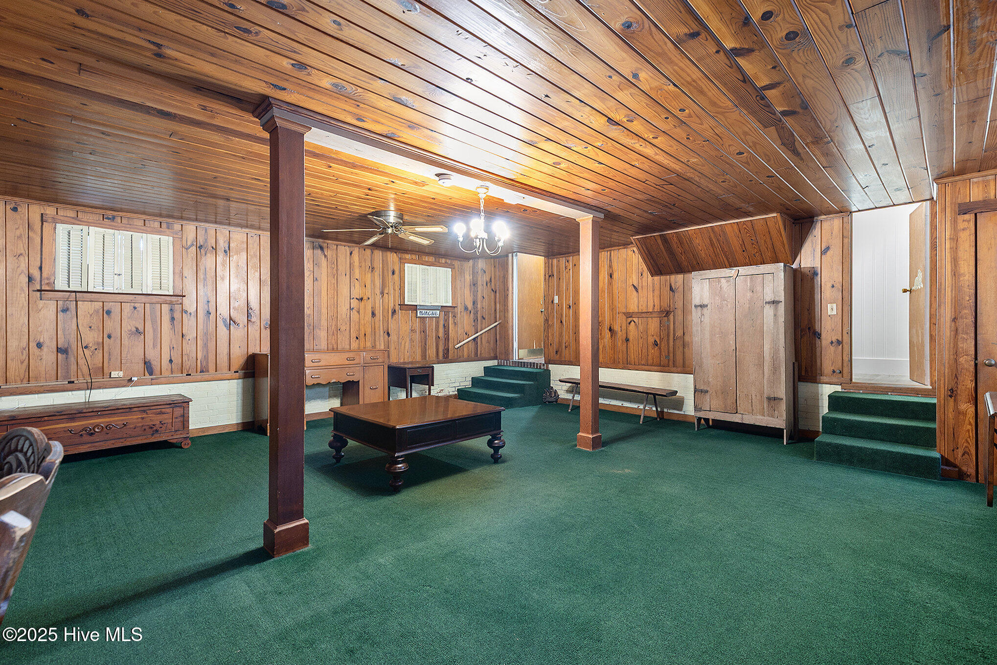 100537209 | Photo 34