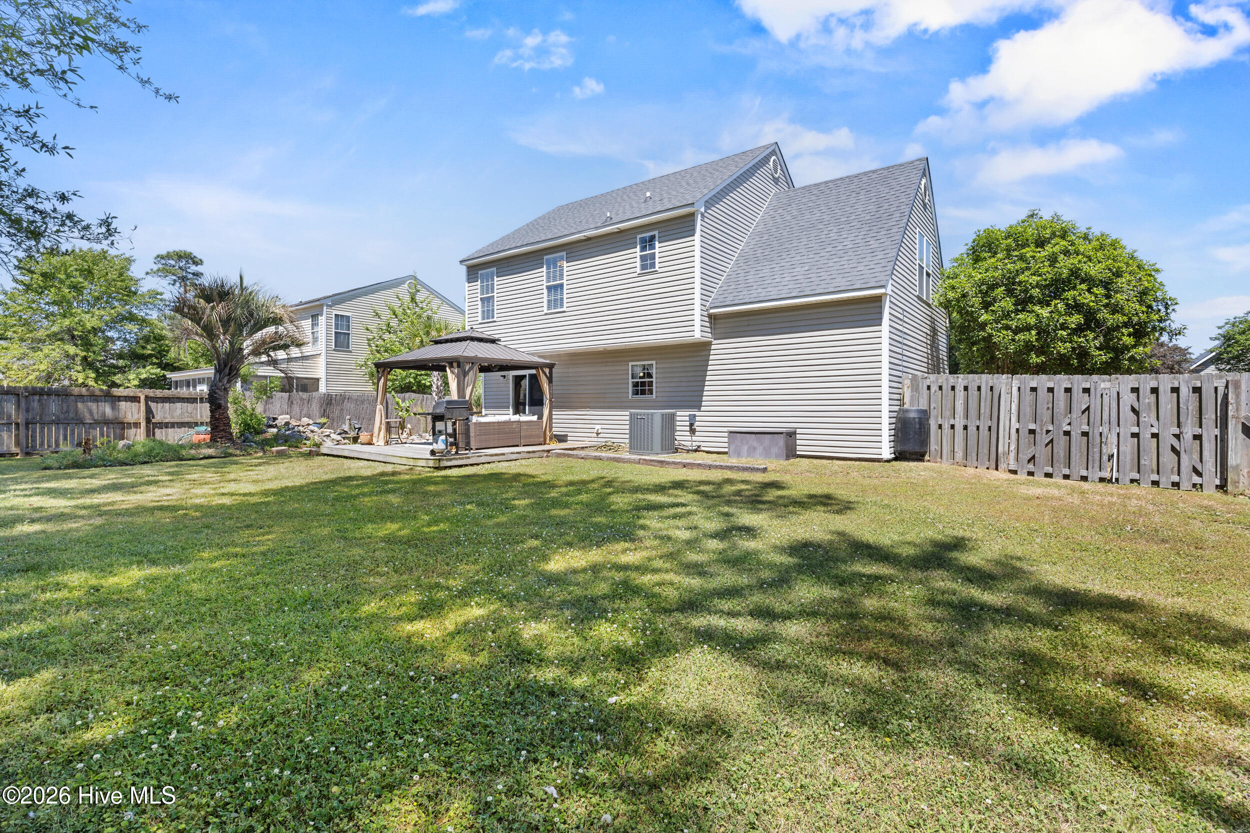 100569282 | Photo 38