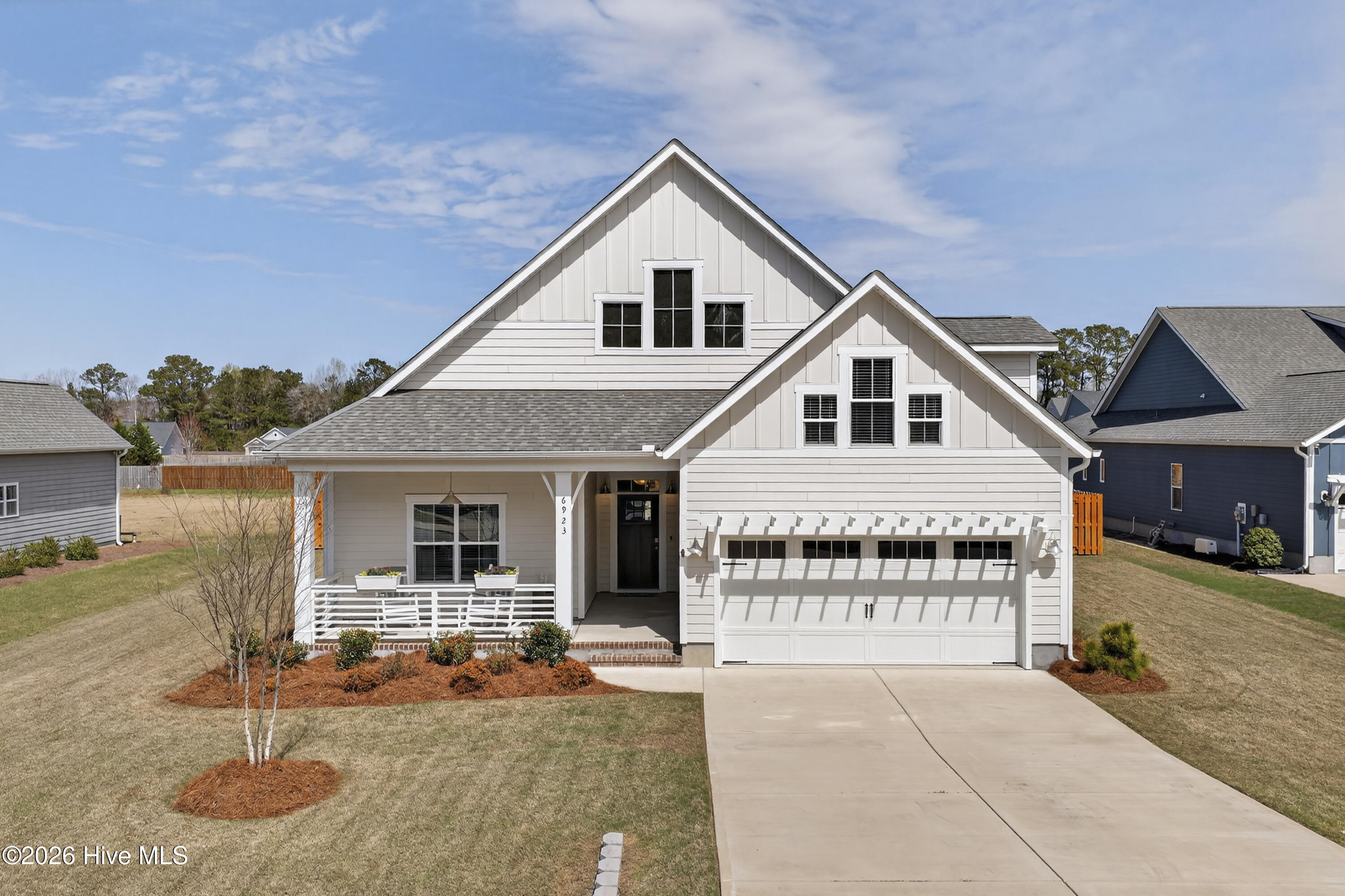 100564336 | Photo 53