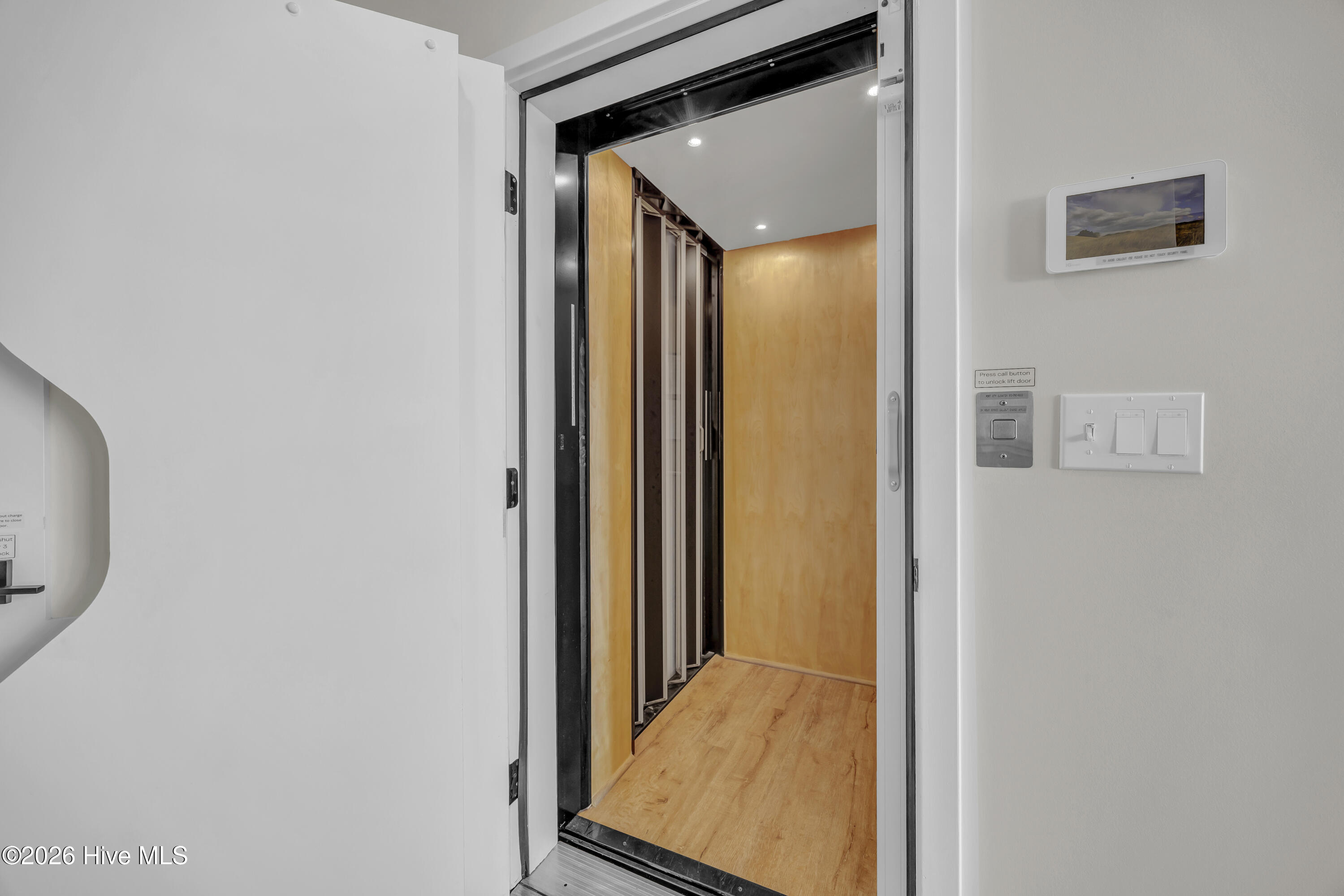 100565280 | Photo 89