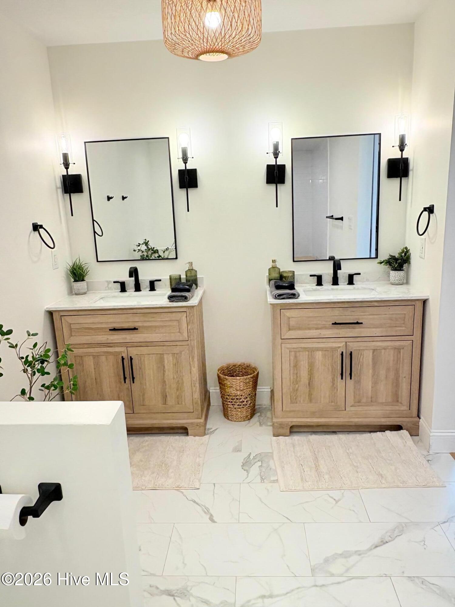 100559102 | Photo 34