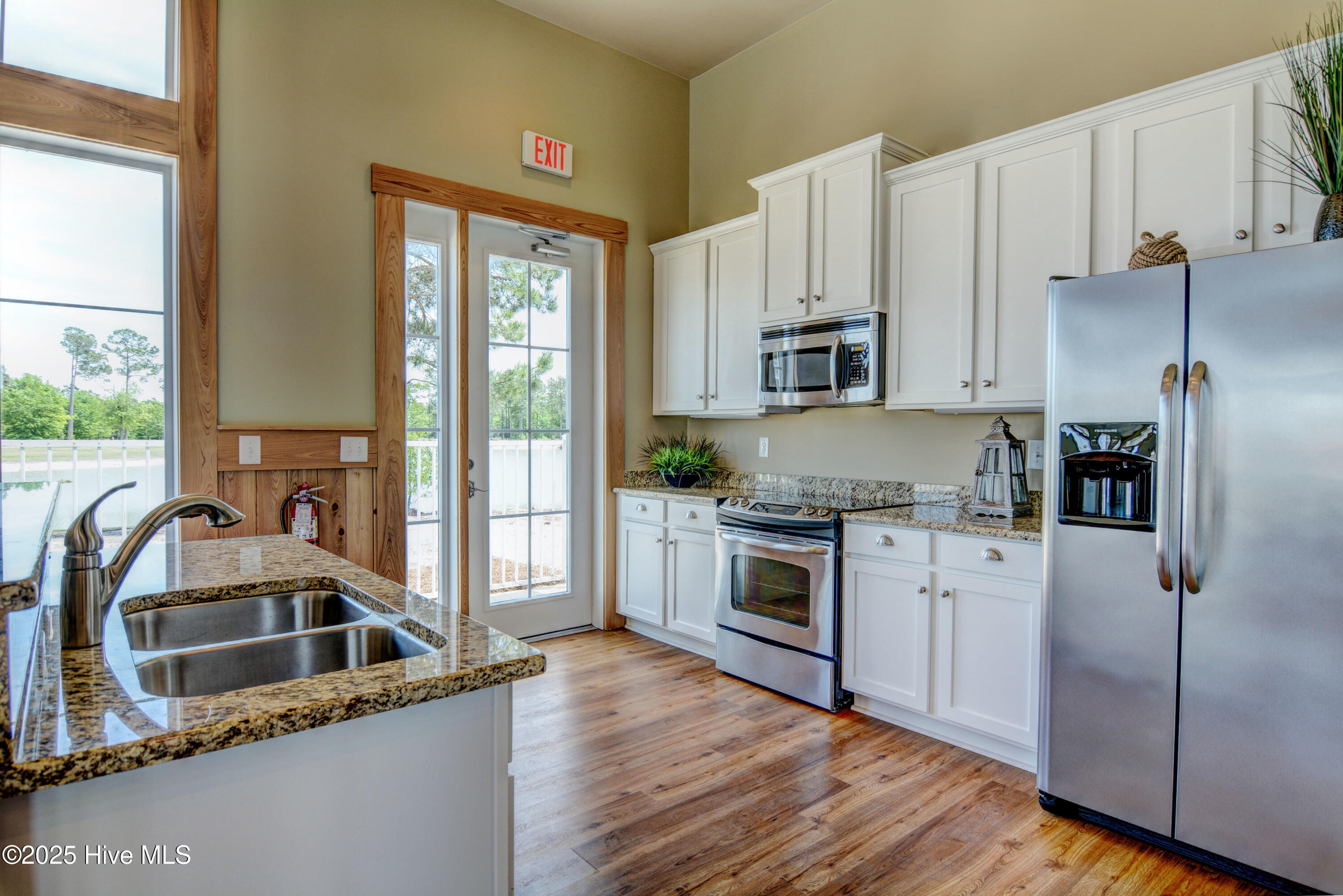 100531256 | Photo 49