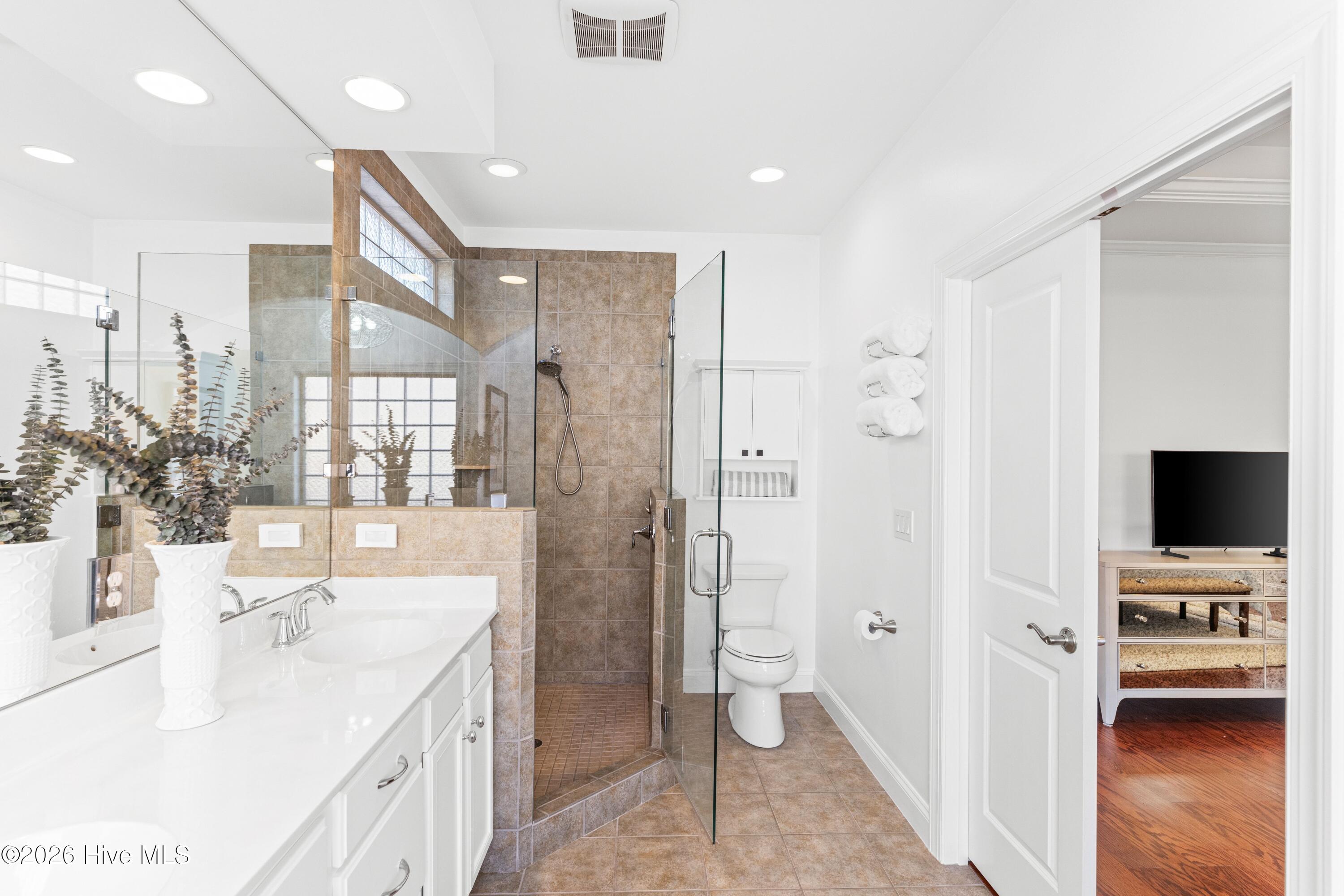 100552646 | Photo 22