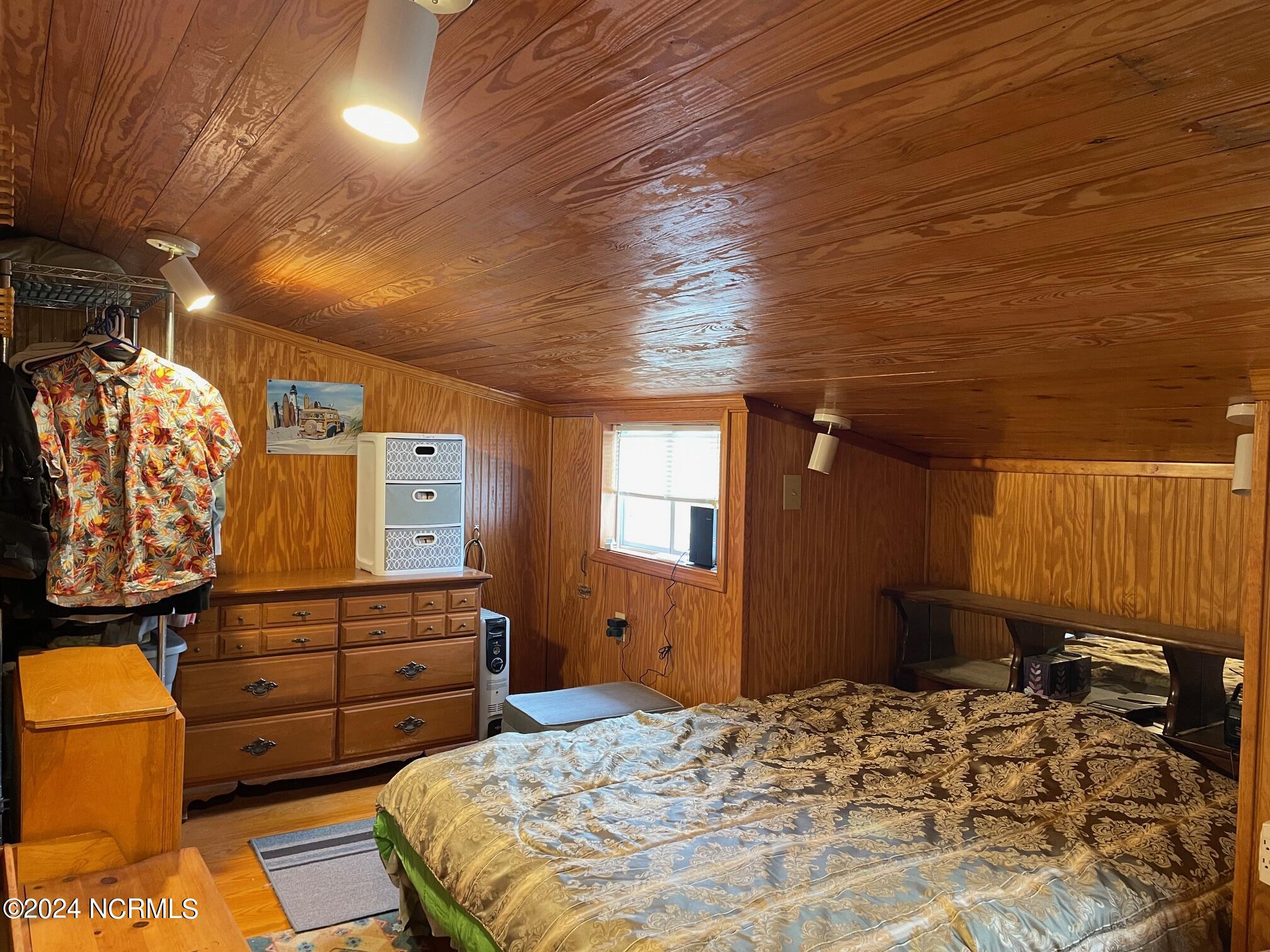 2604 Cedar Island Road,Cedar Island