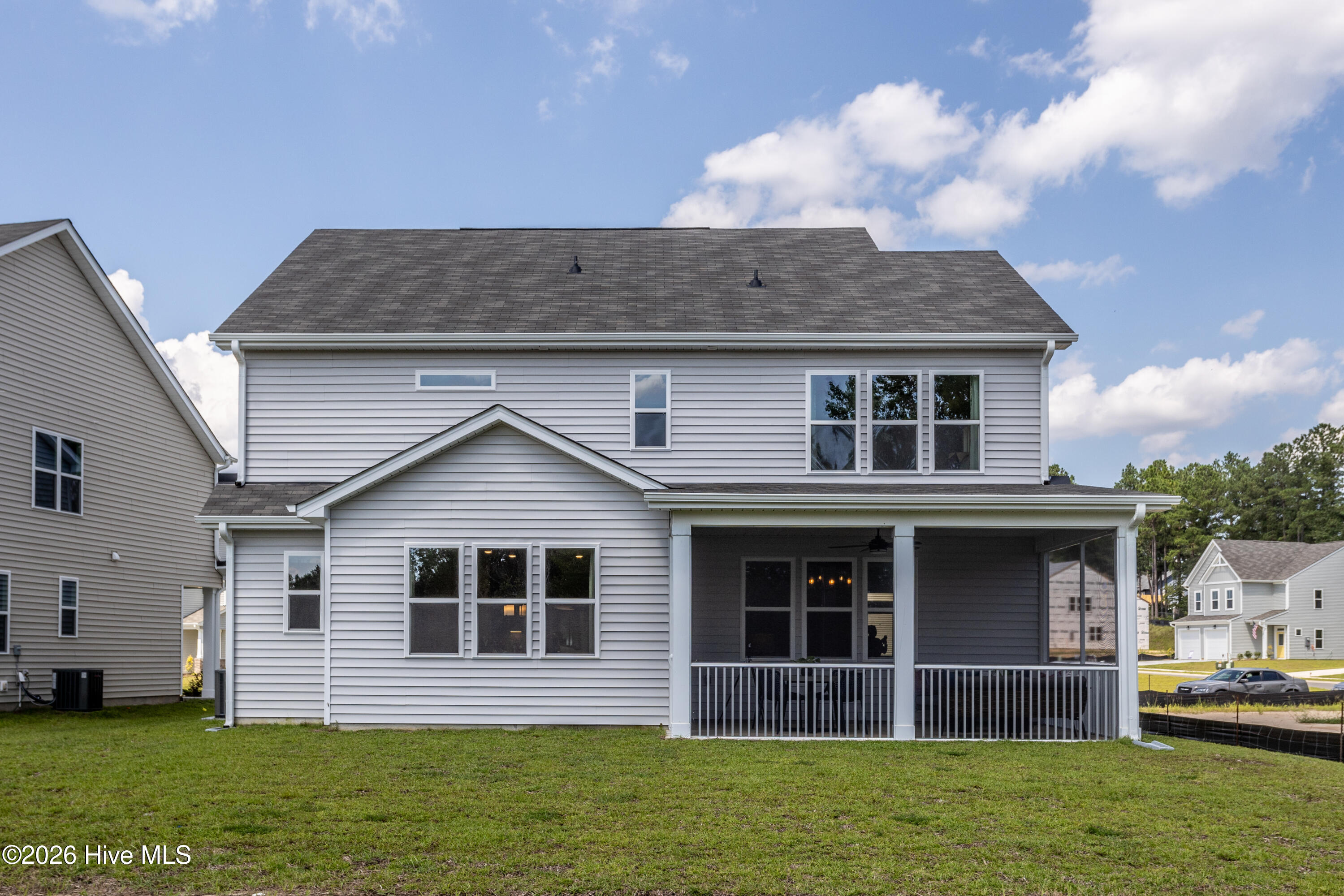 100557977 | Photo 14