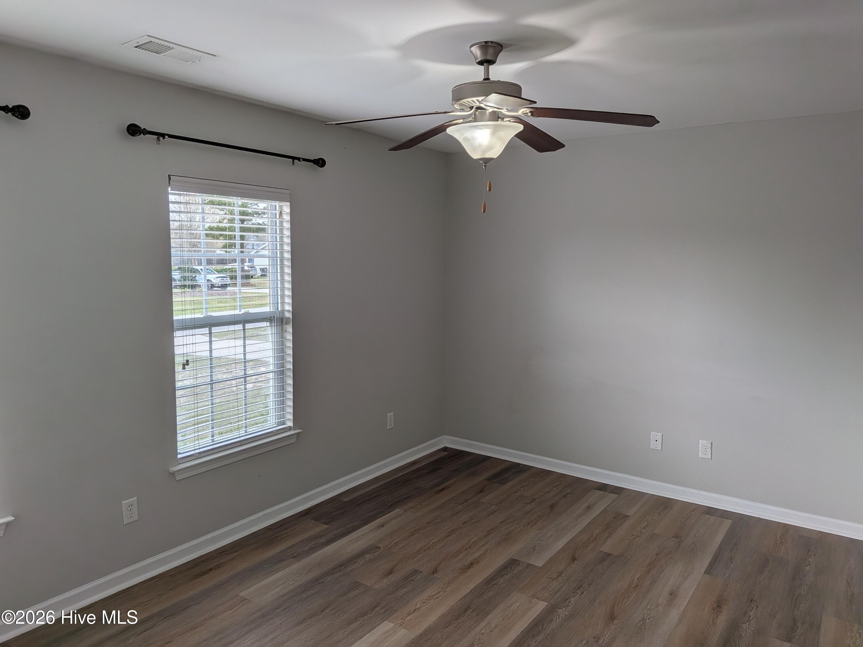 100562876 | Photo 12