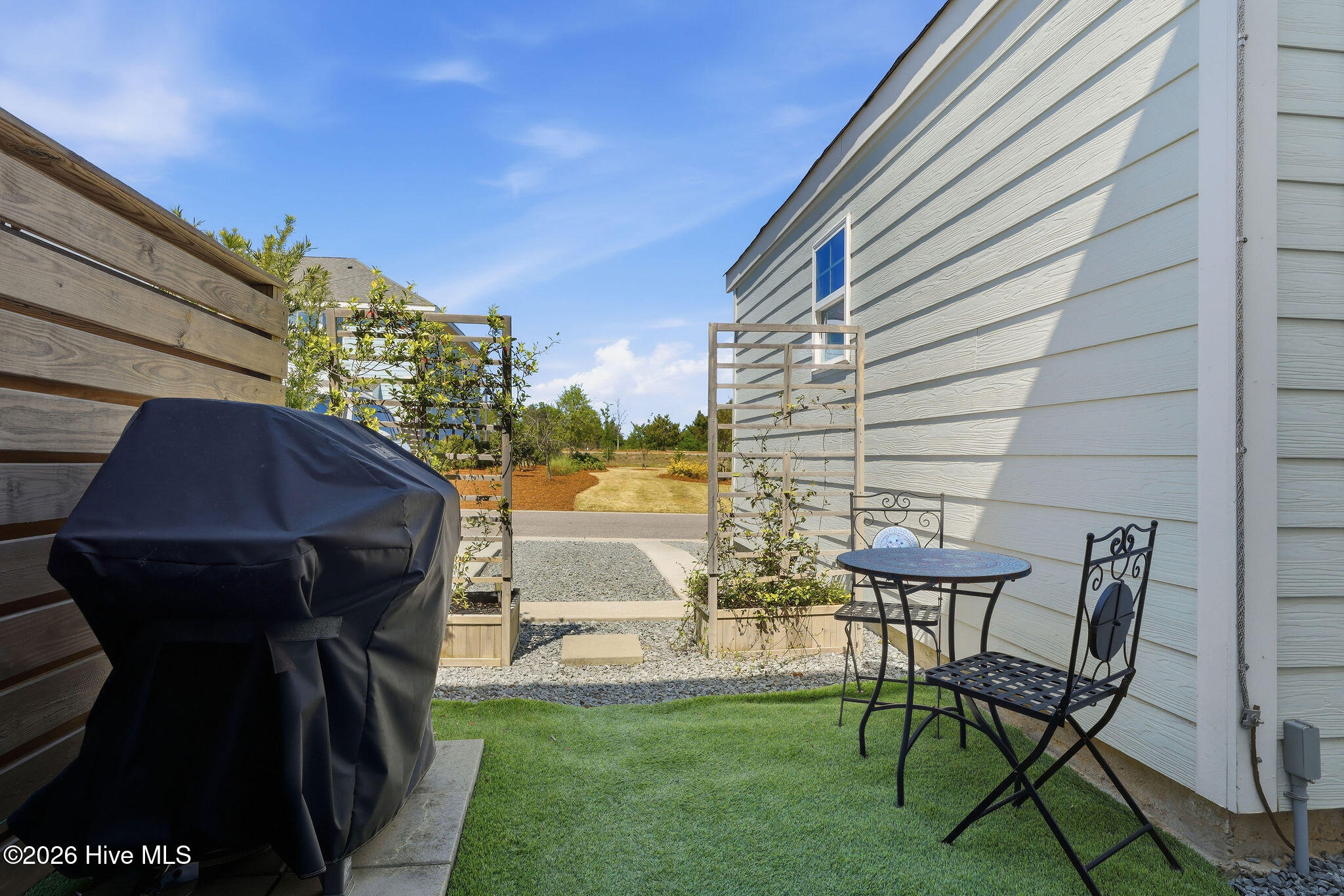 100567666 | Photo 35