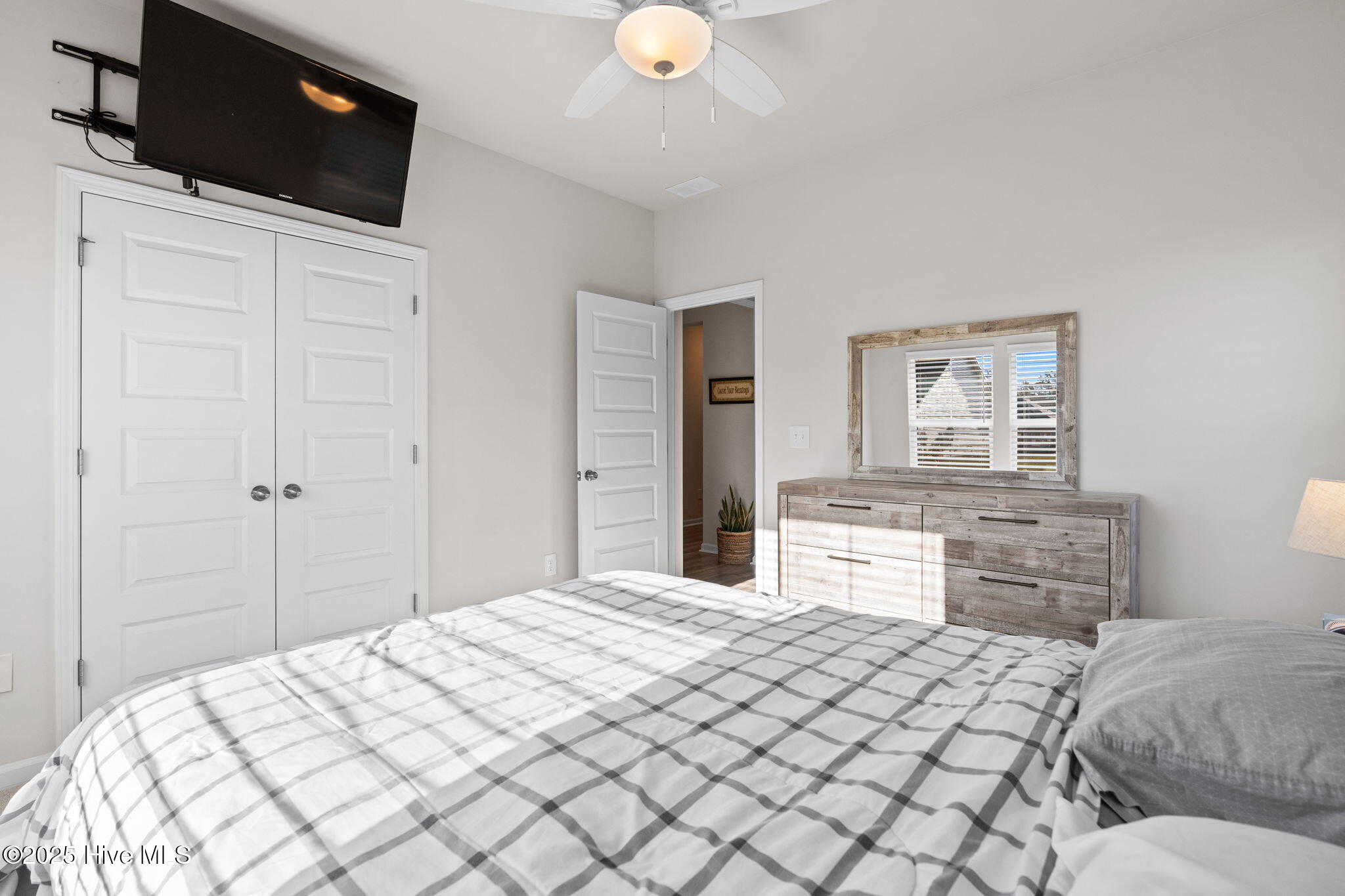 100495537 | Photo 32