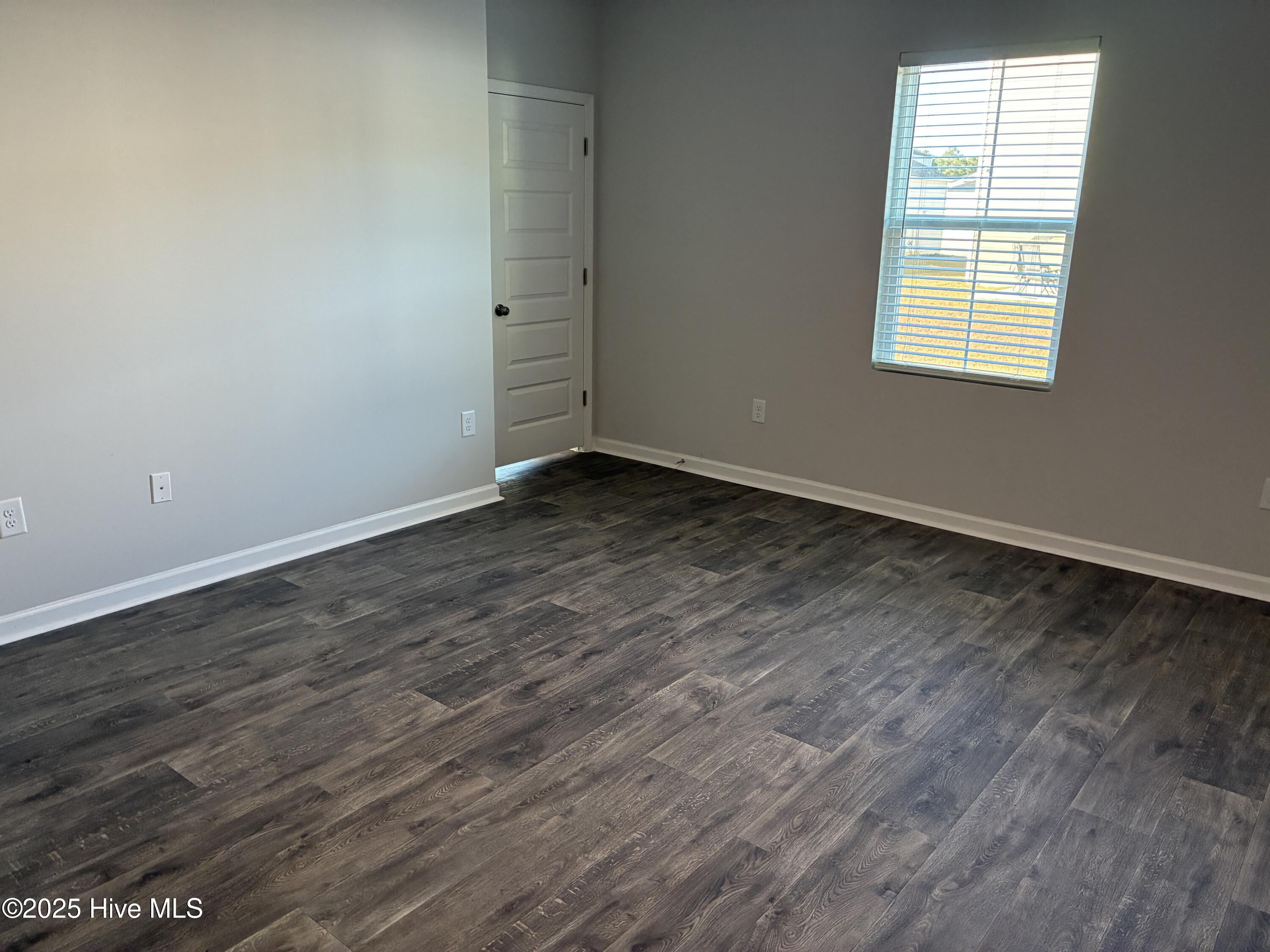 100543140 | Photo 12