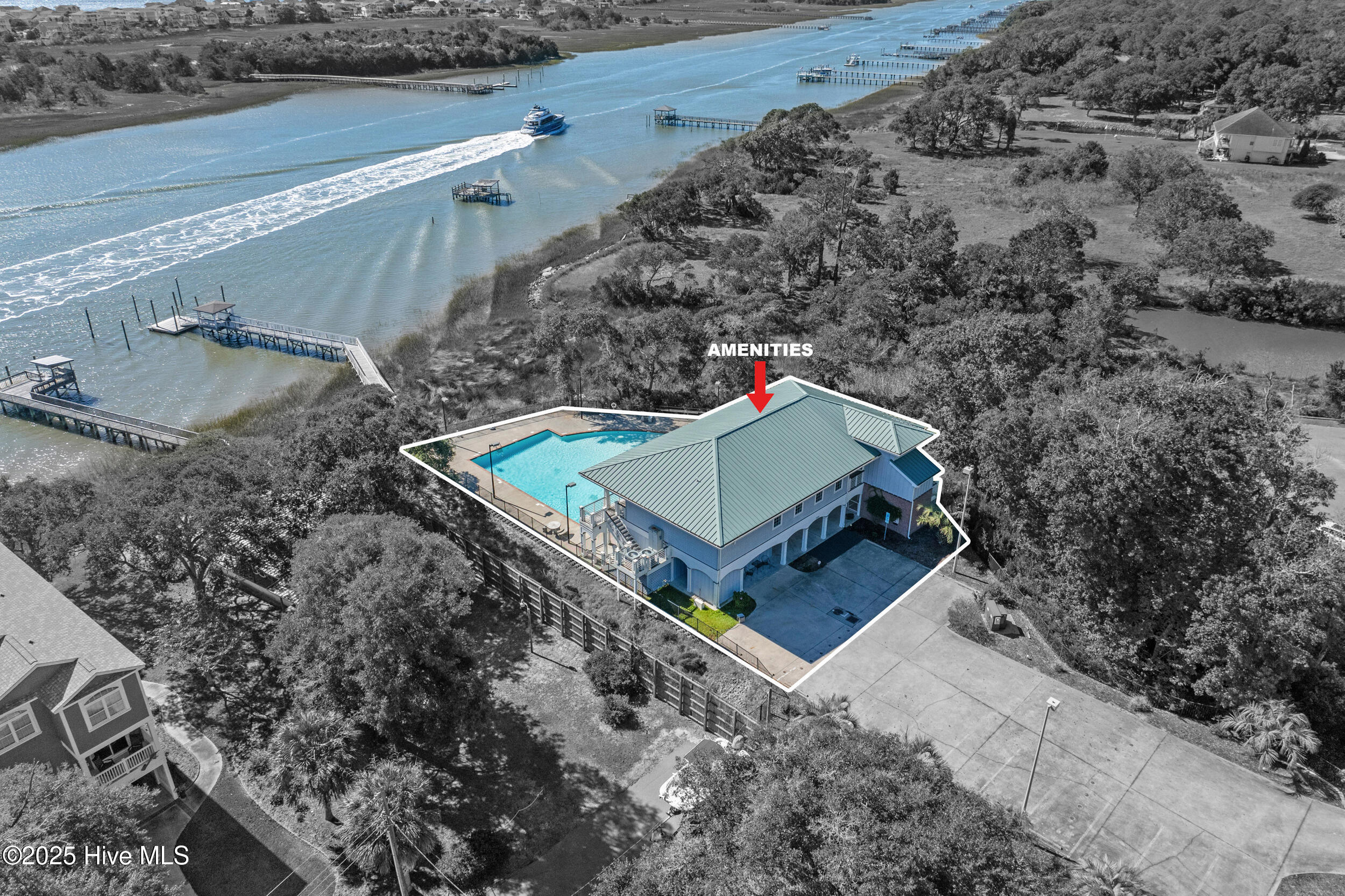 100539009 | Photo 49