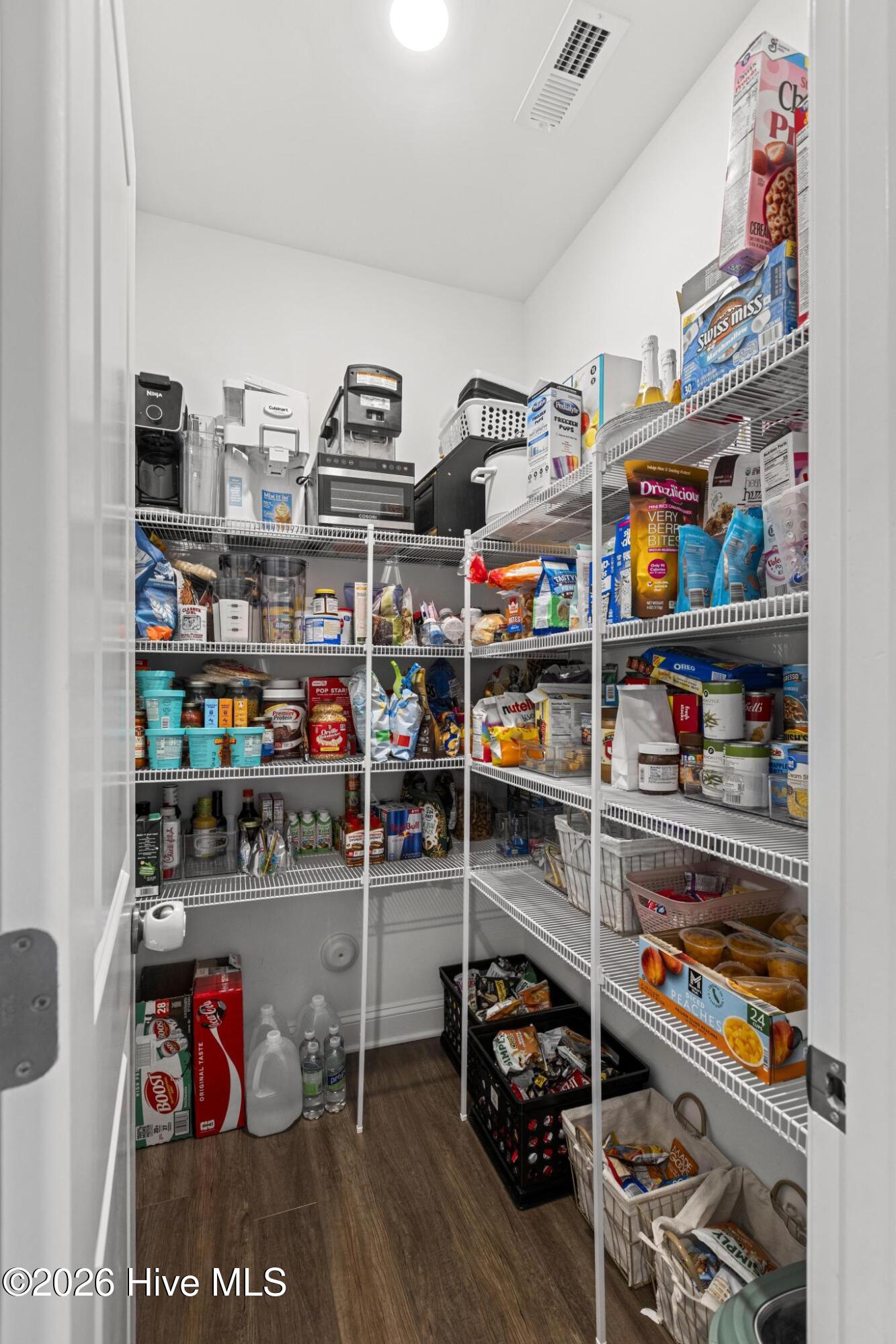 100557095 | Photo 17