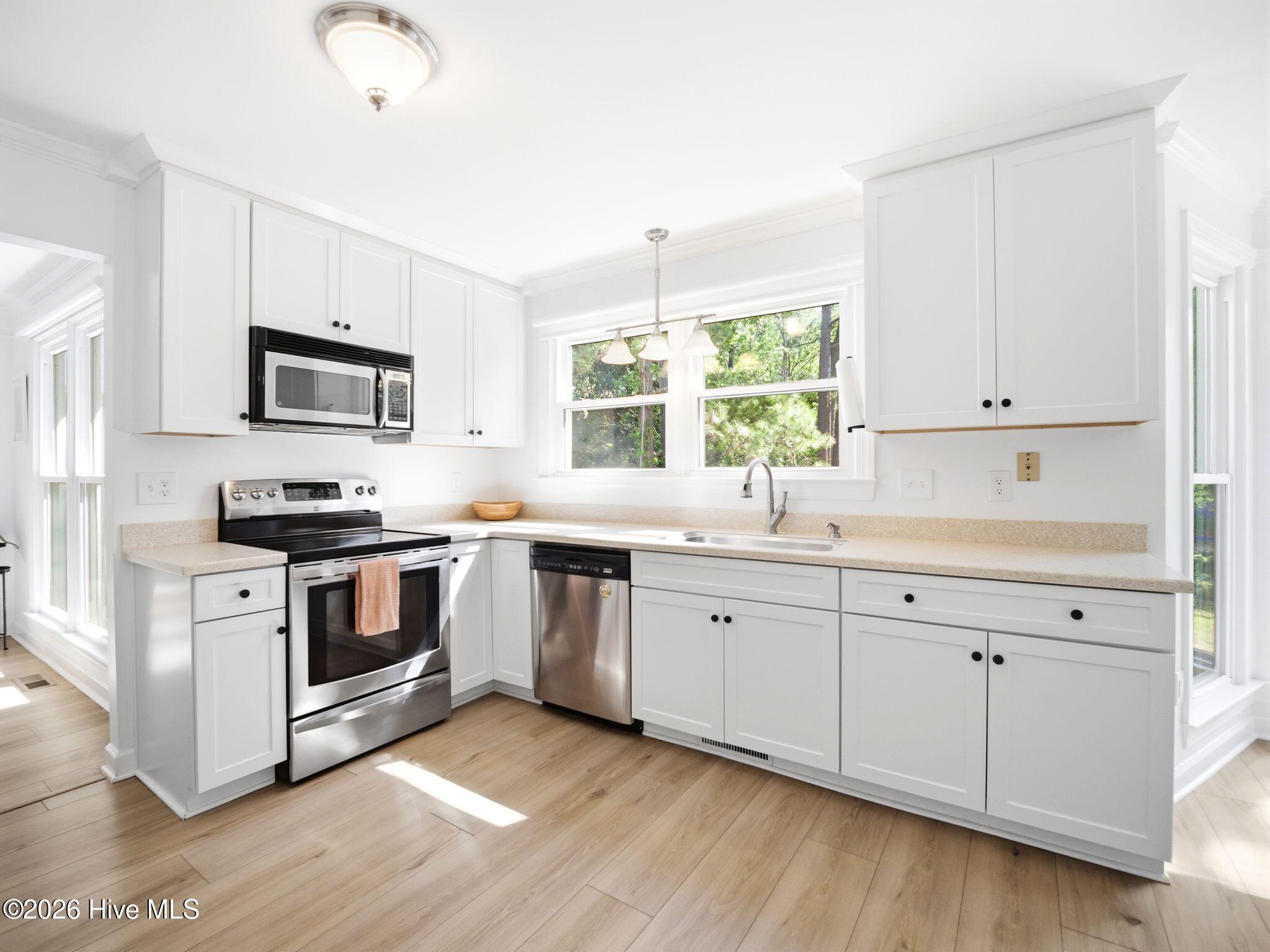 100568966 | Photo 20