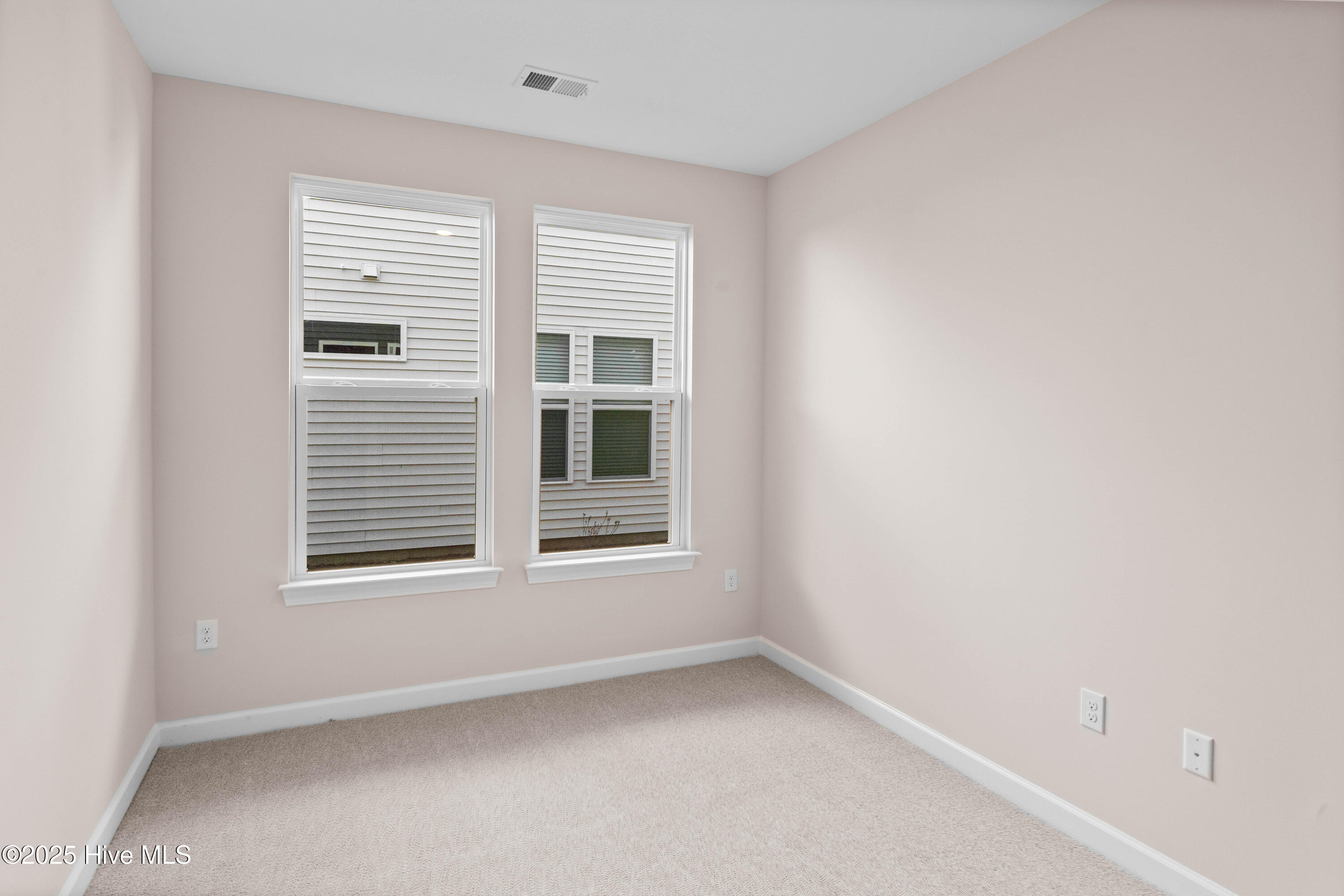 100506934 | Photo 11