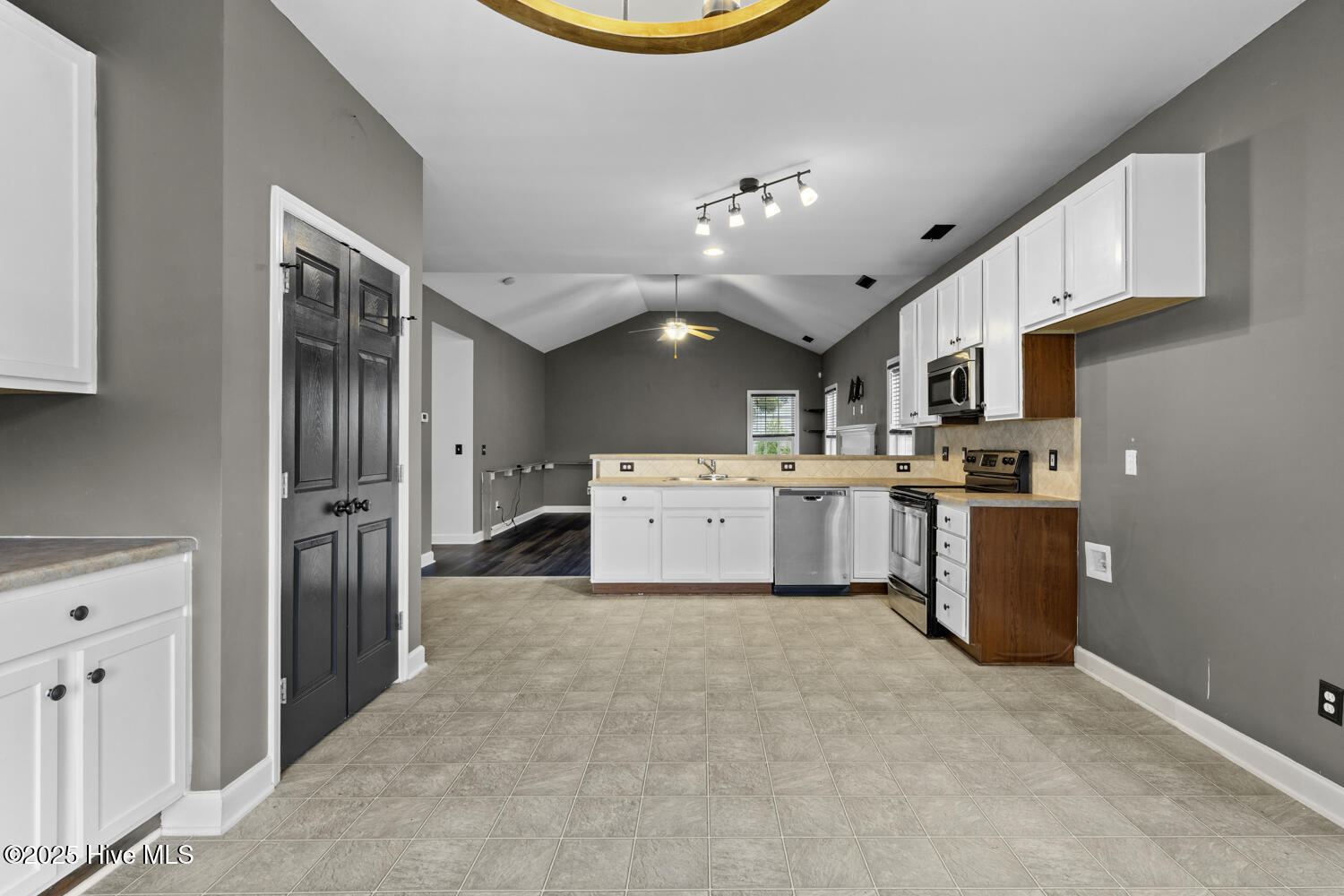 100532522 | Photo 17