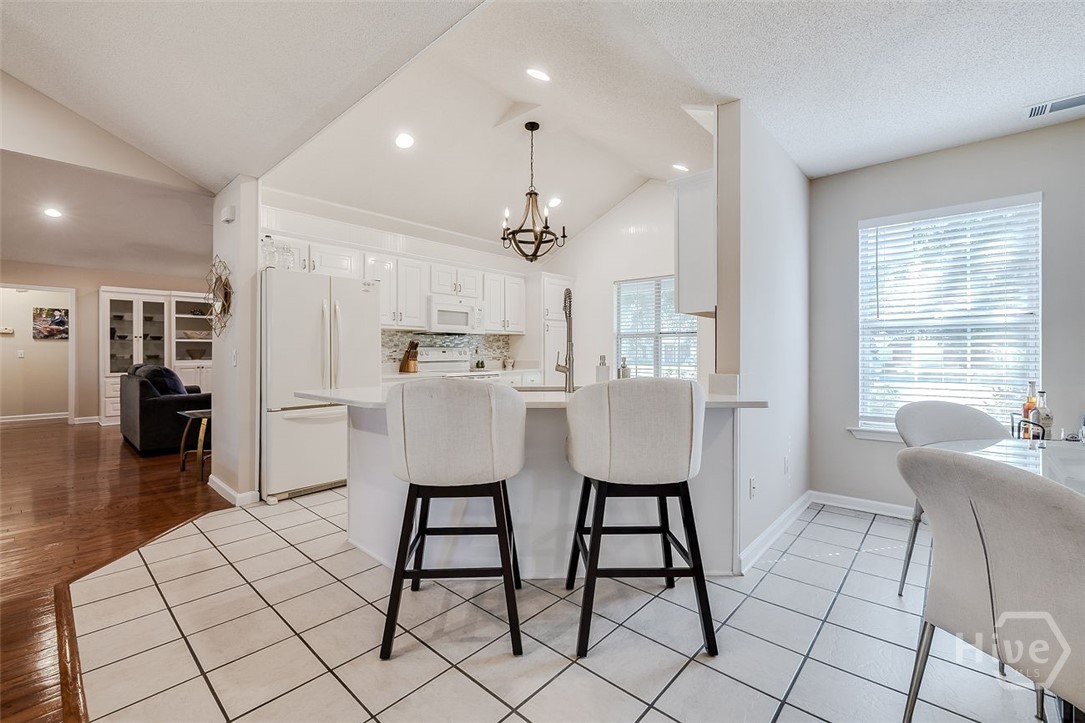 KITCHEN /BREAKFAST ROOM