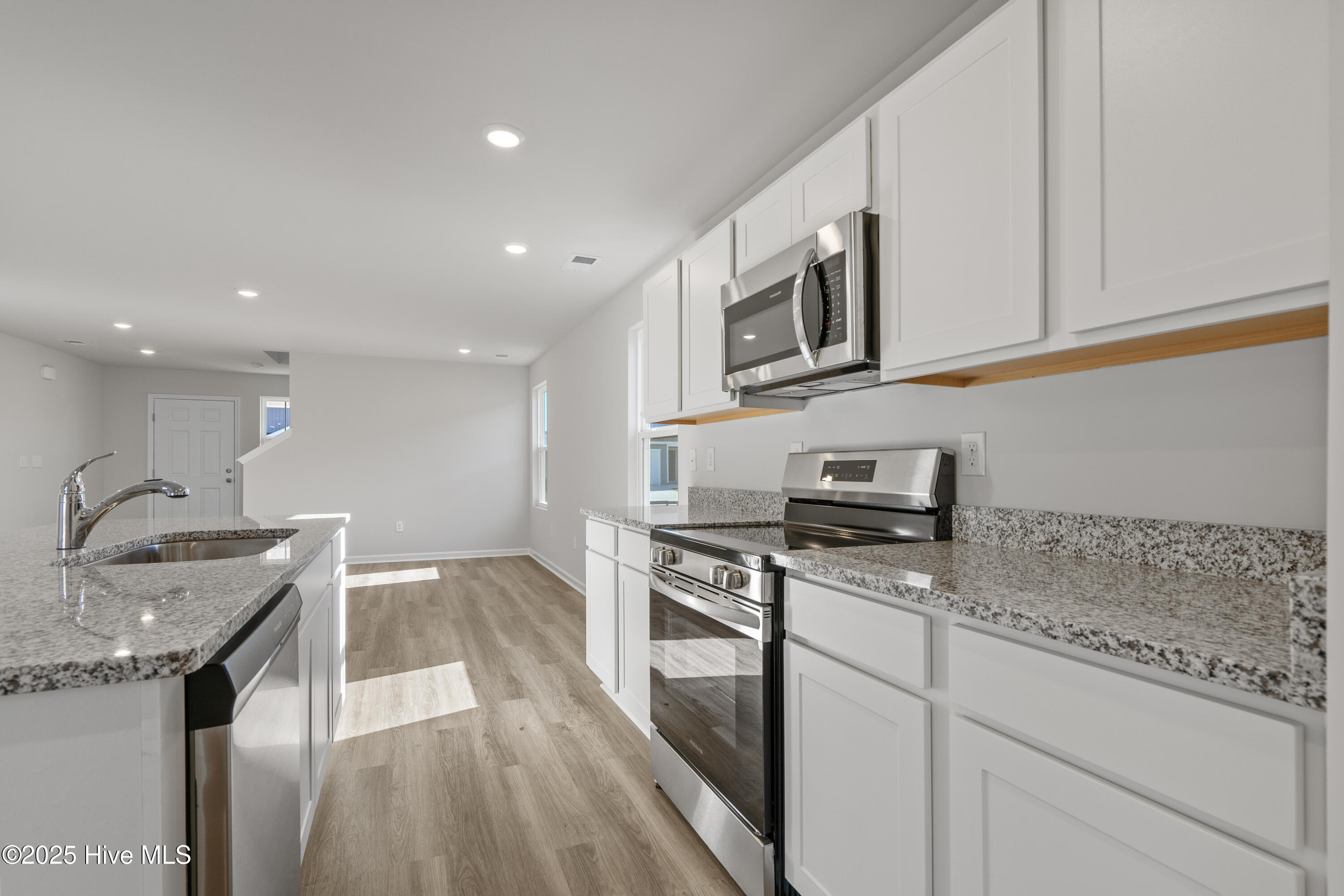 100528308 | Photo 11