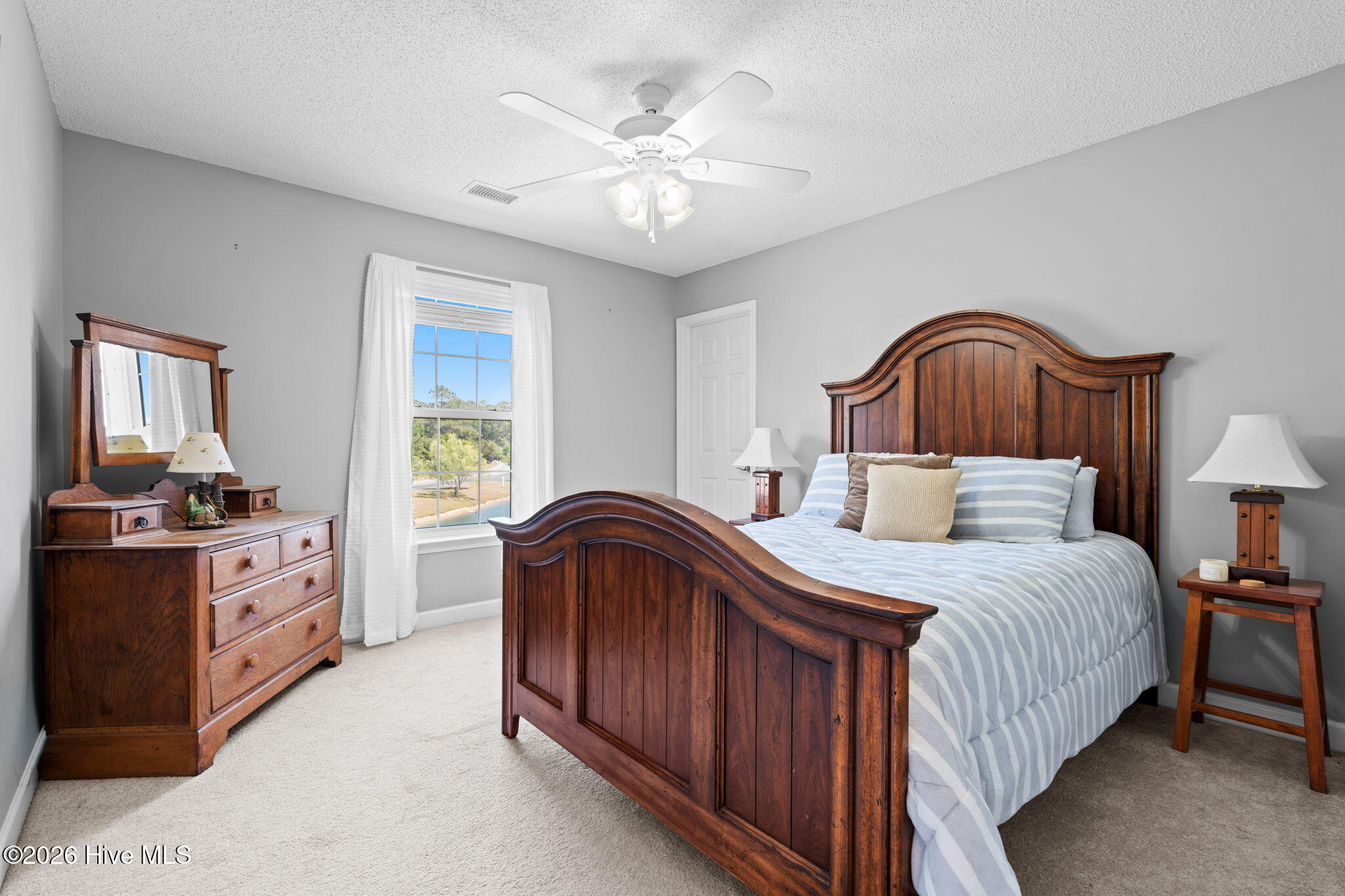 100570375 | Photo 35