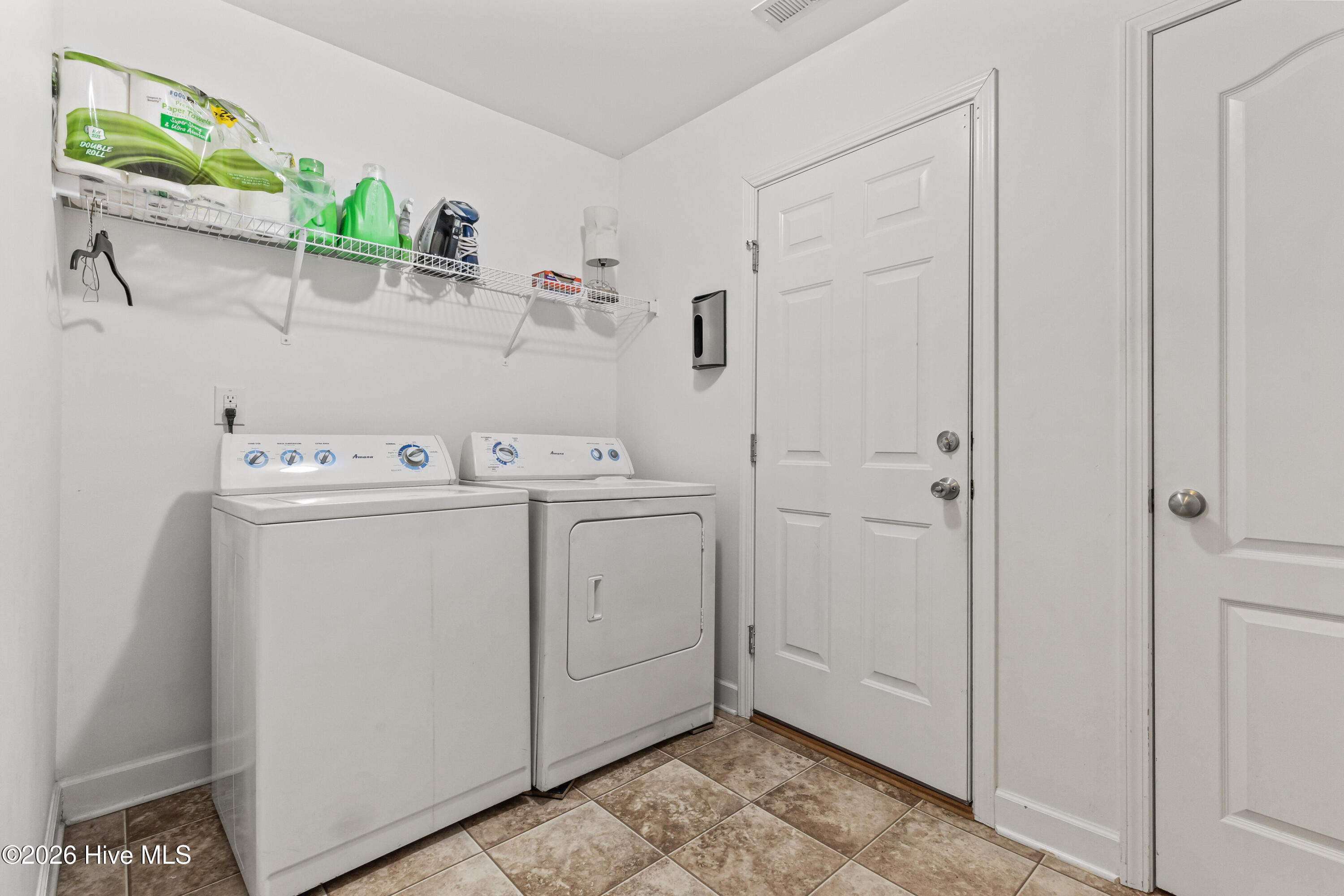 100557178 | Photo 25