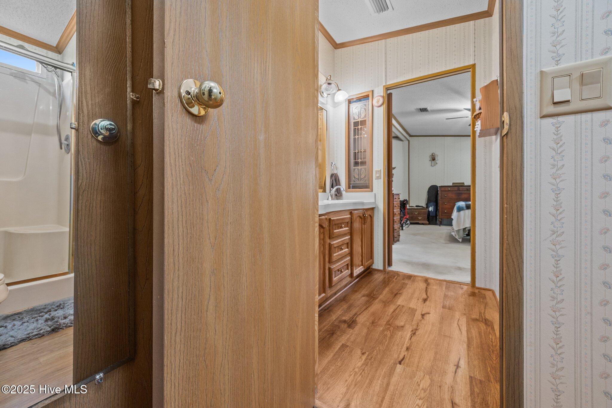 100514117 | Photo 37