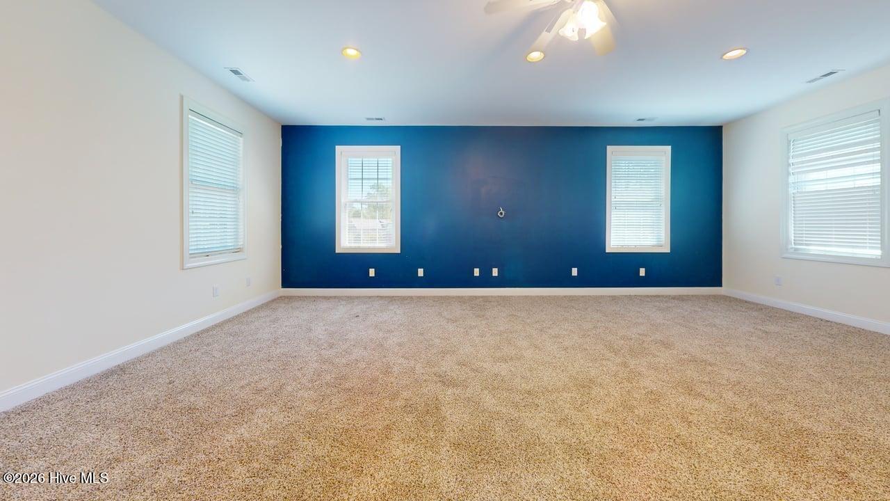 100568487 | Photo 60