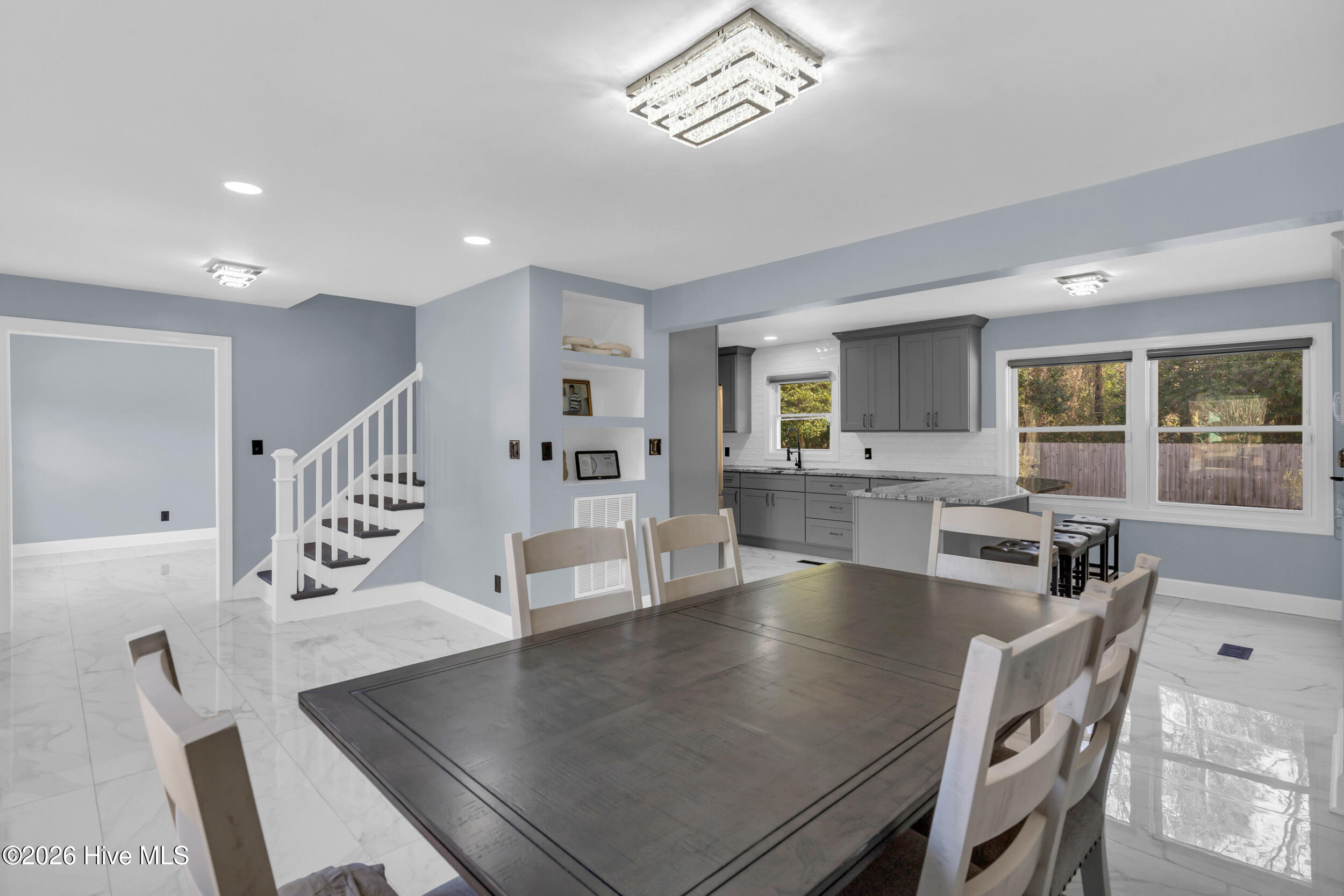 100548646 | Photo 13