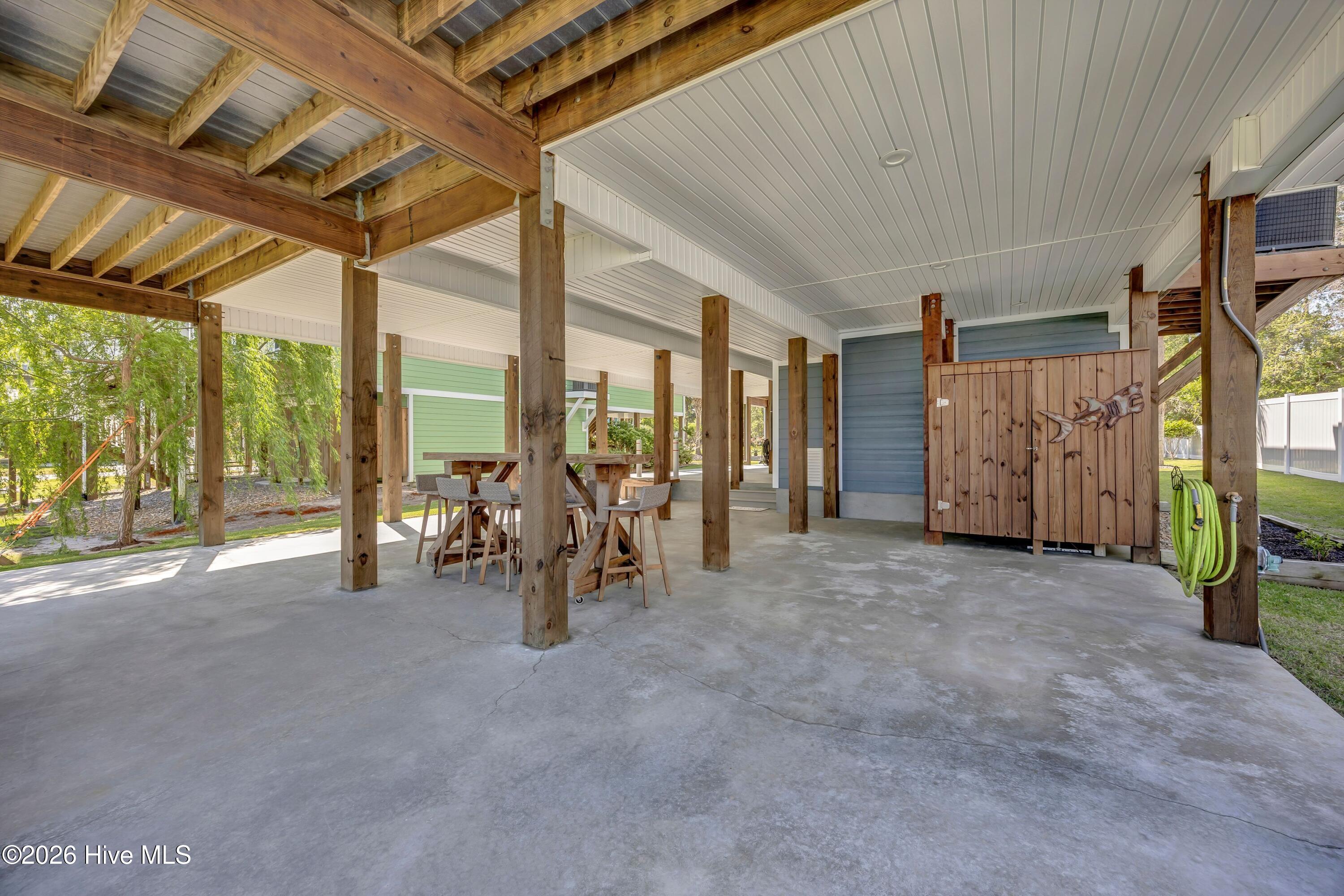 100569369 | Photo 56