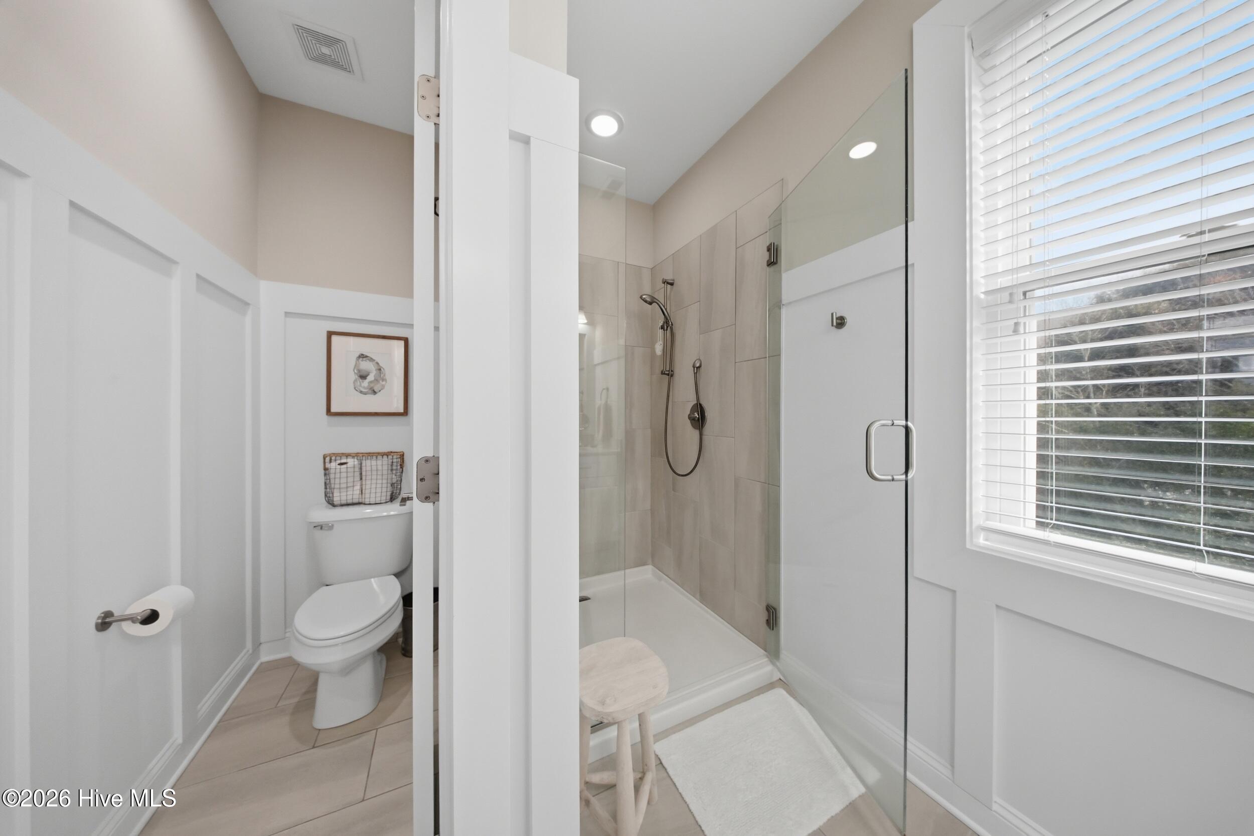 100562493 | Photo 32