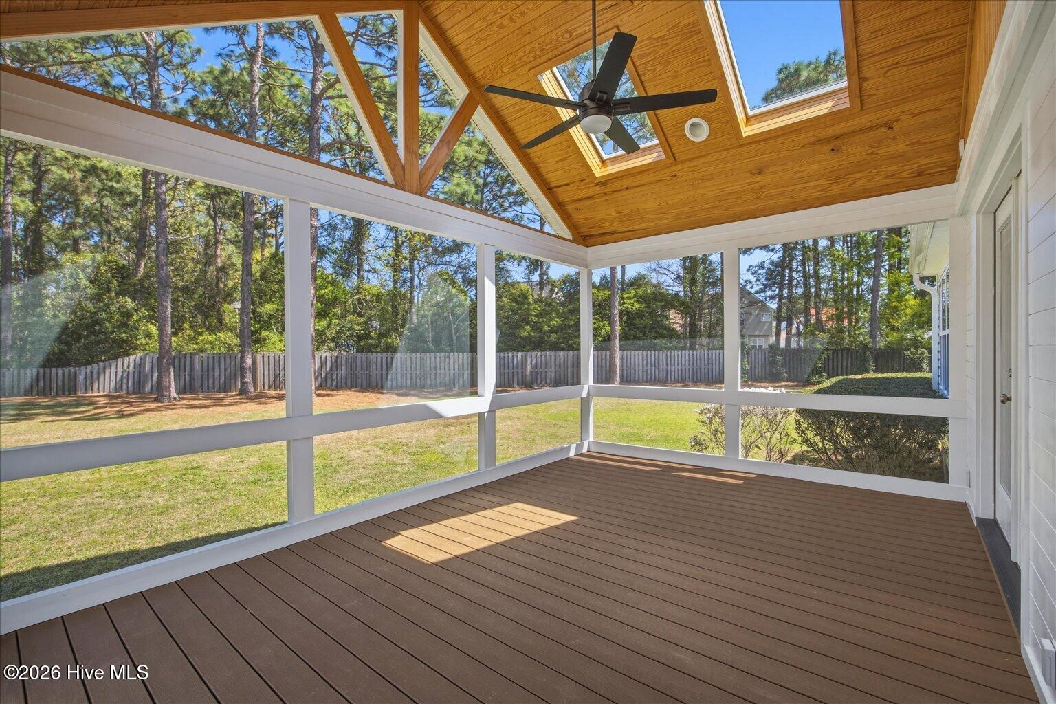 100564069 | Photo 28