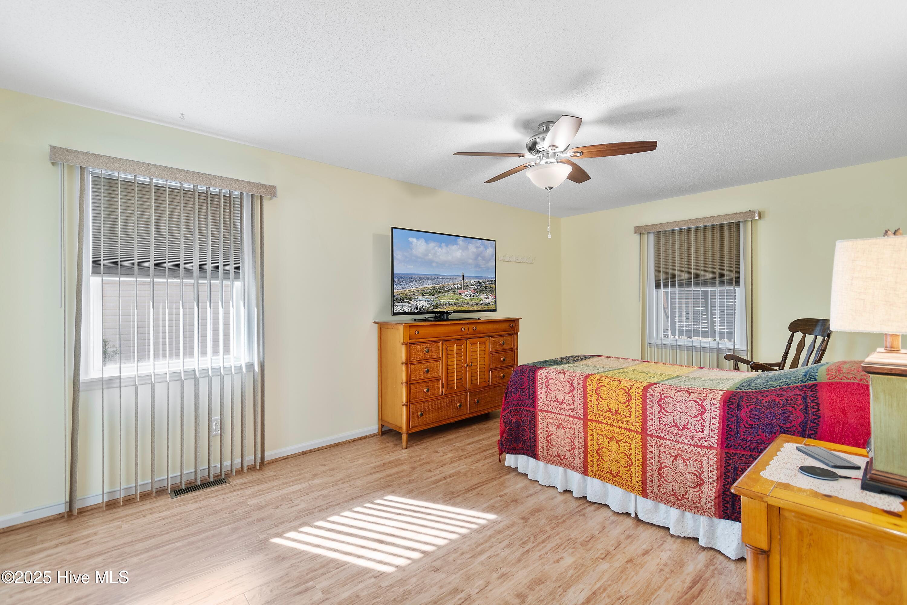 100542990 | Photo 31