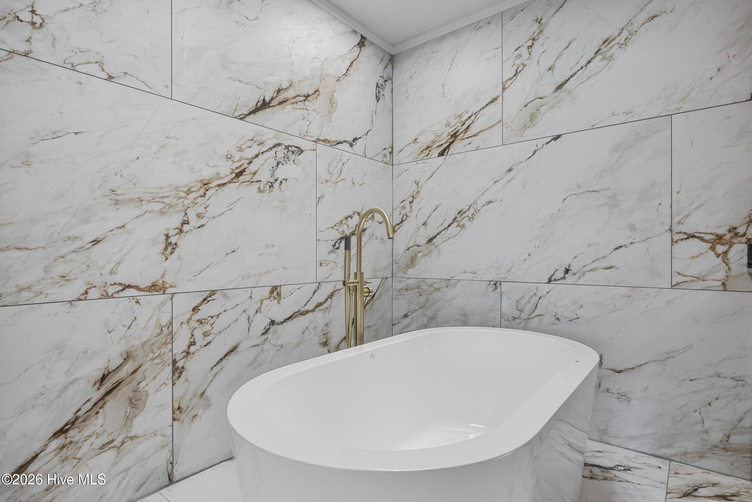 100568945 | Photo 38