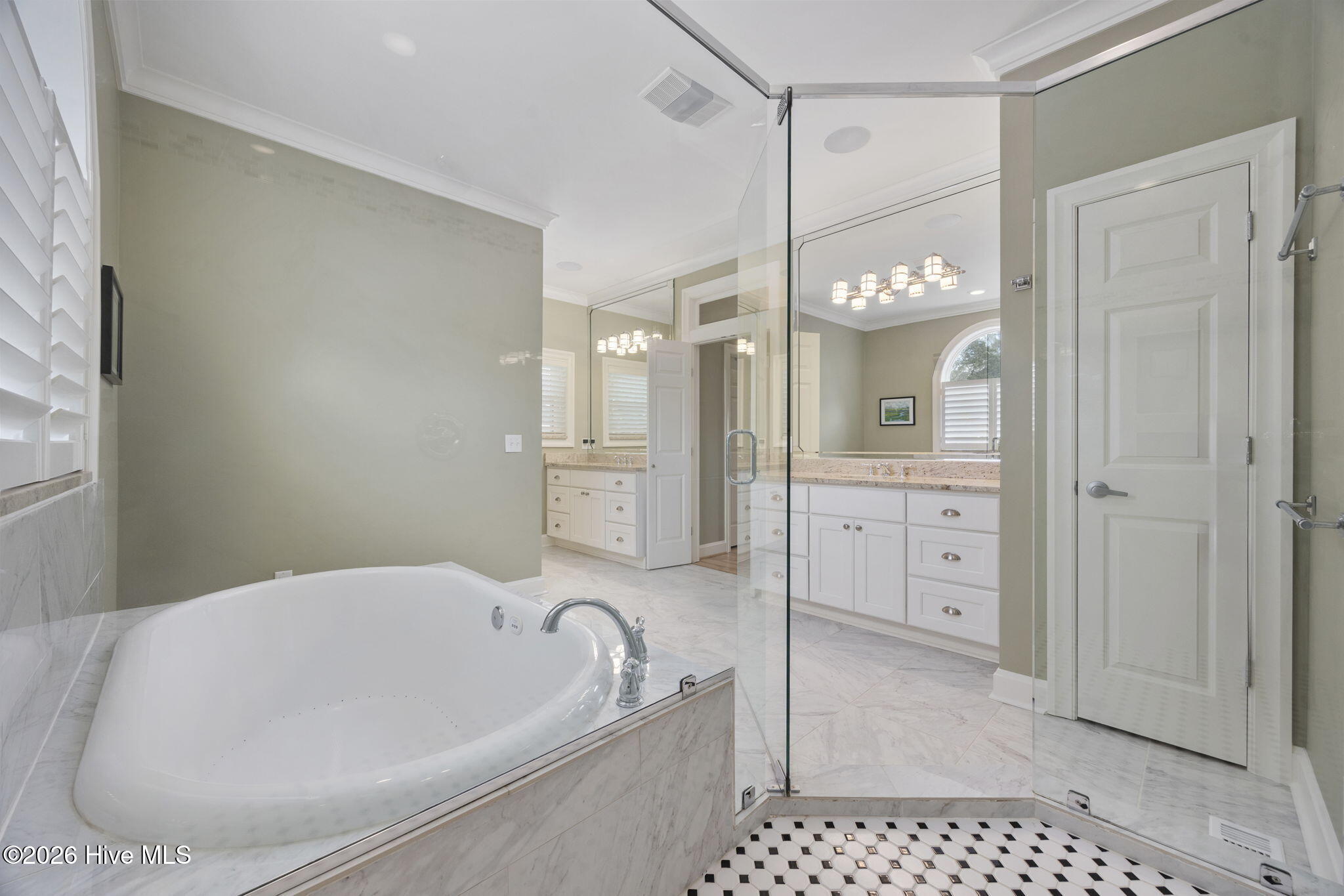 100553128 | Photo 39