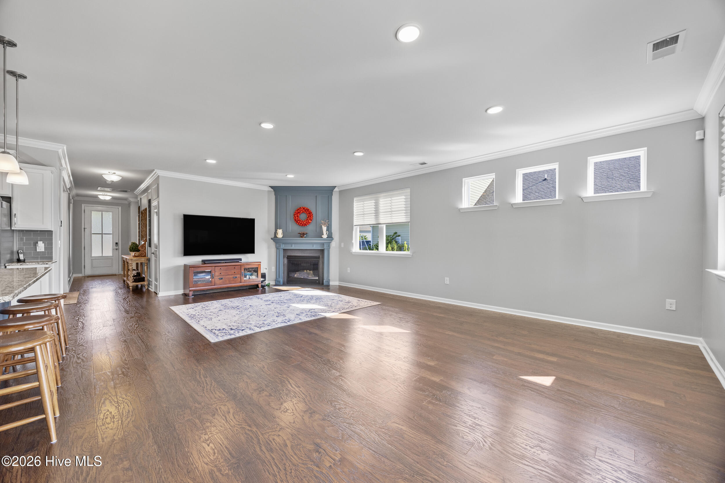 100570393 | Photo 12