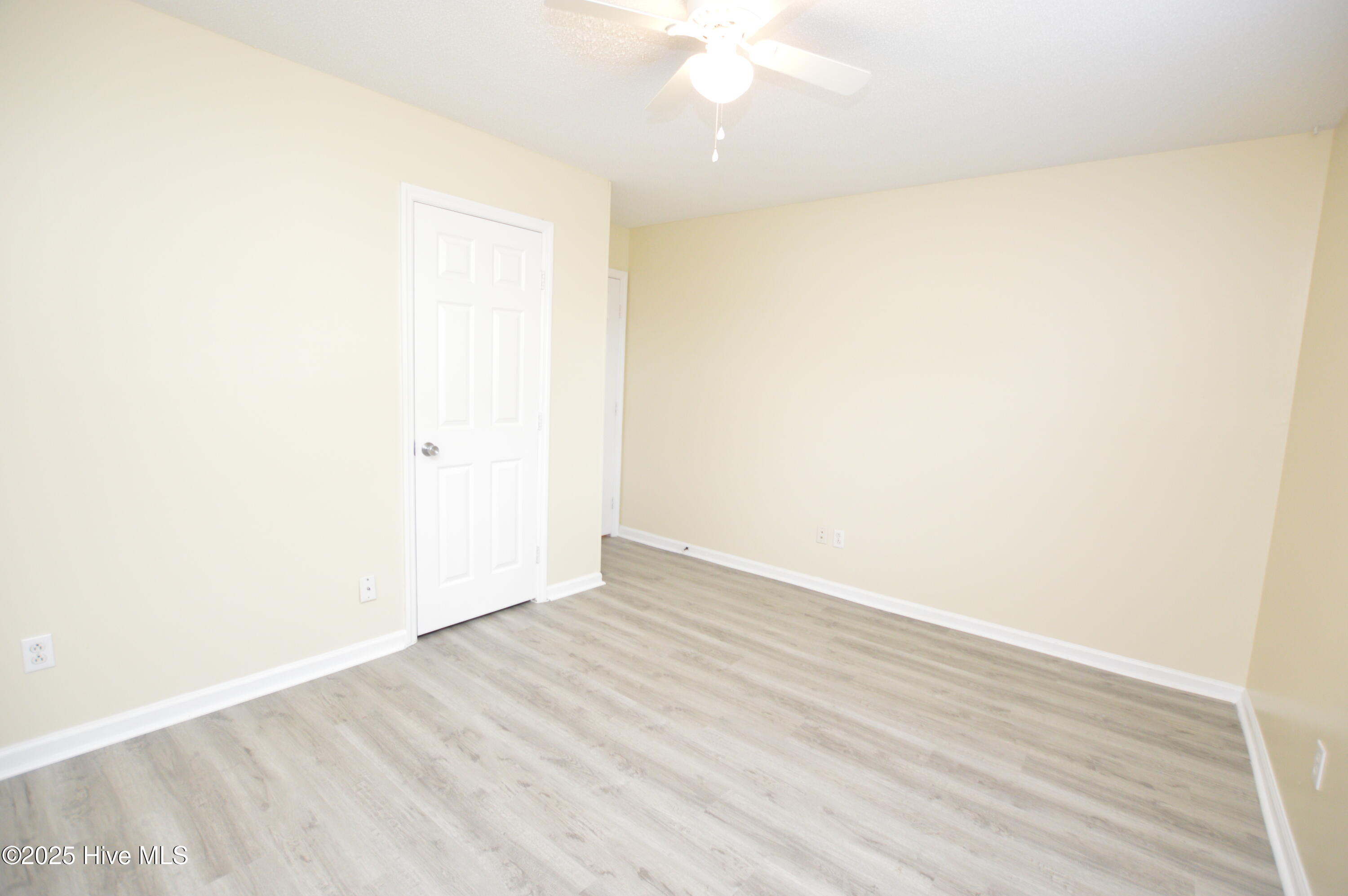 100545800 | Photo 13