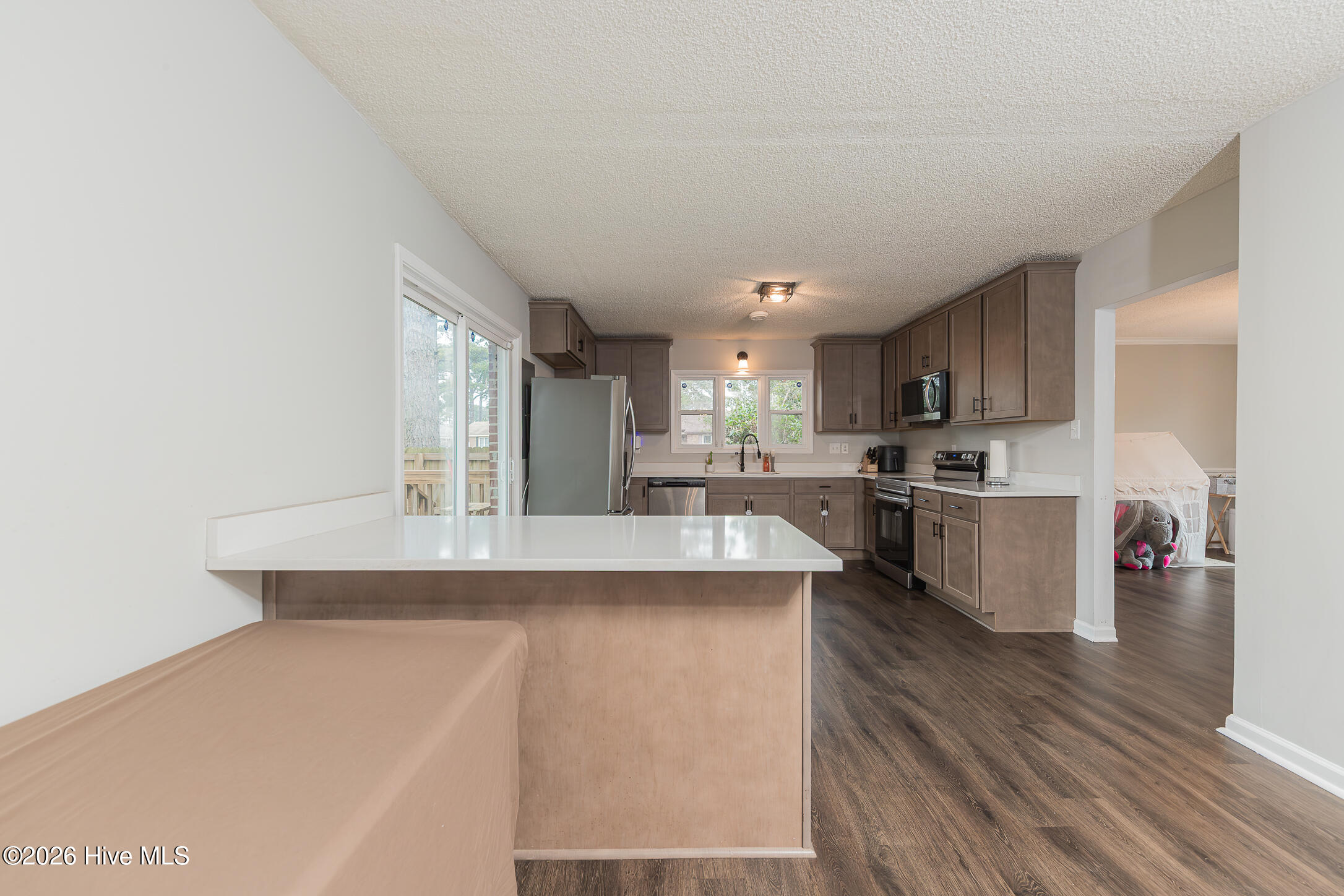 100558087 | Photo 19