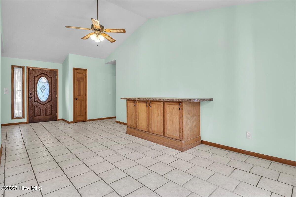 100568309 | Photo 33