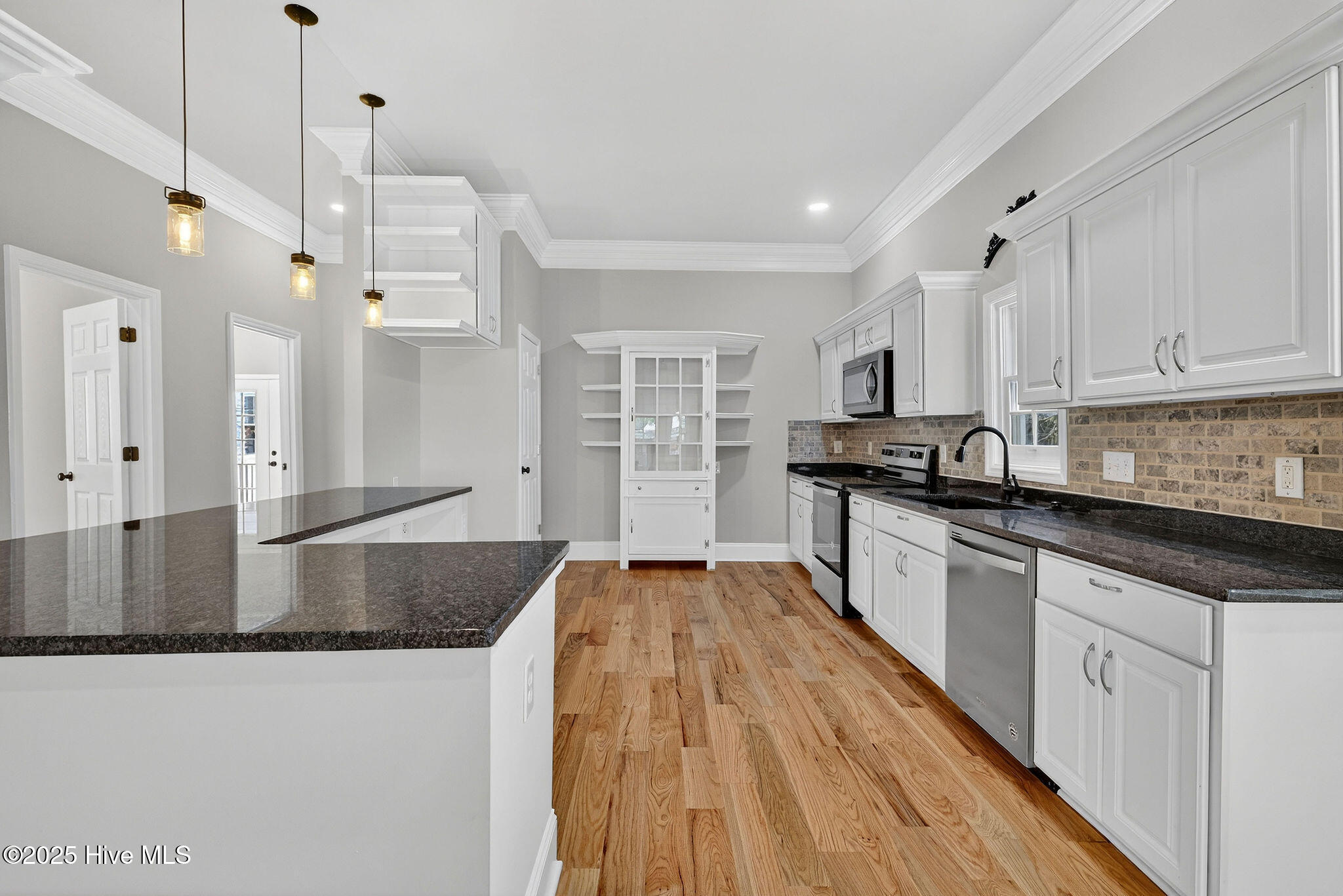 100537754 | Photo 12