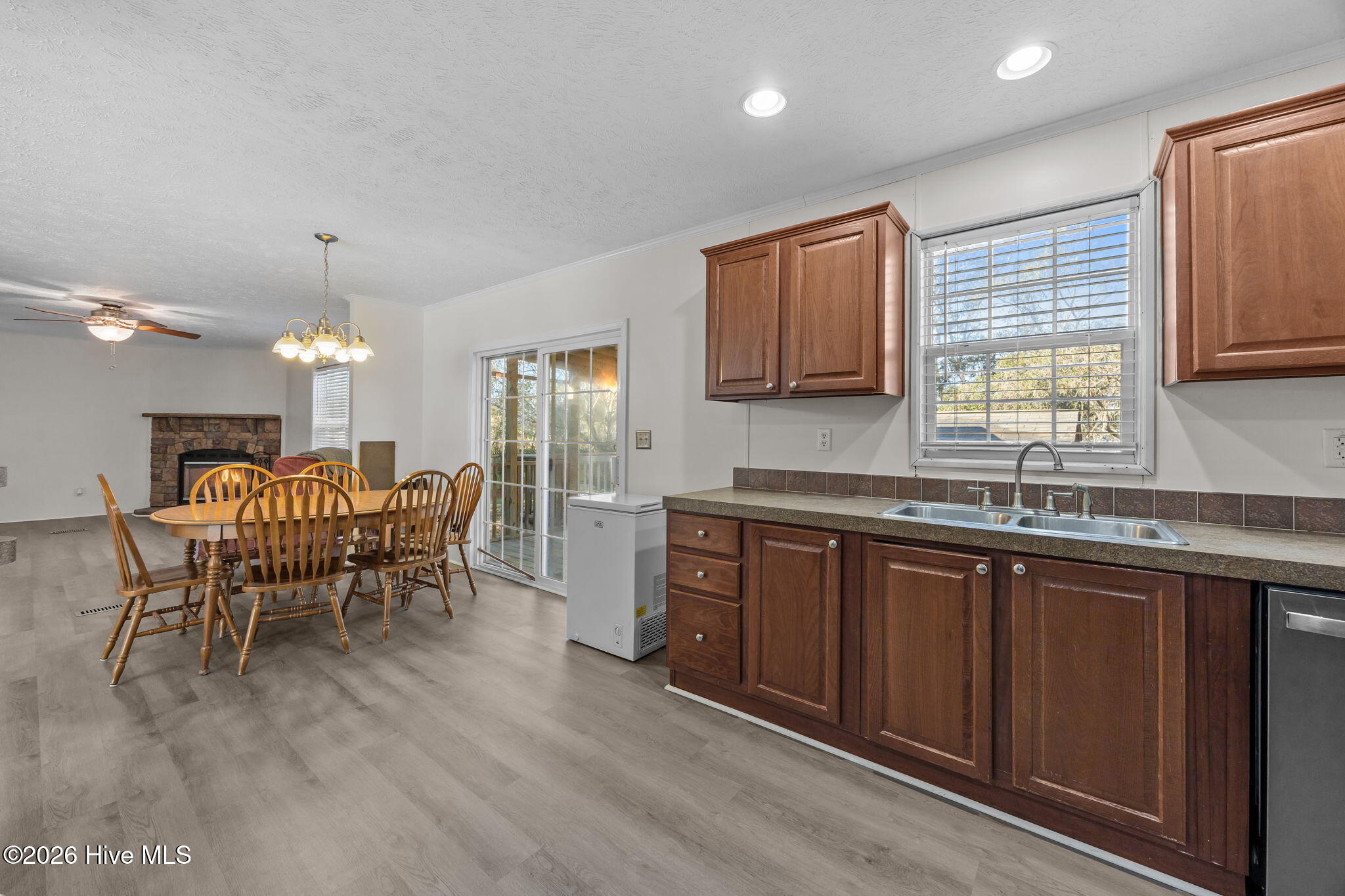 100550408 | Photo 17