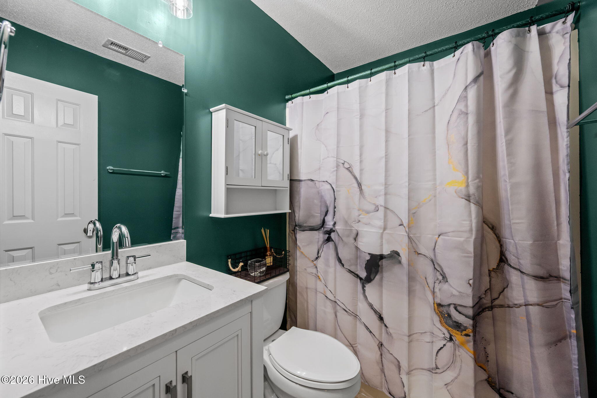 100547343 | Photo 32