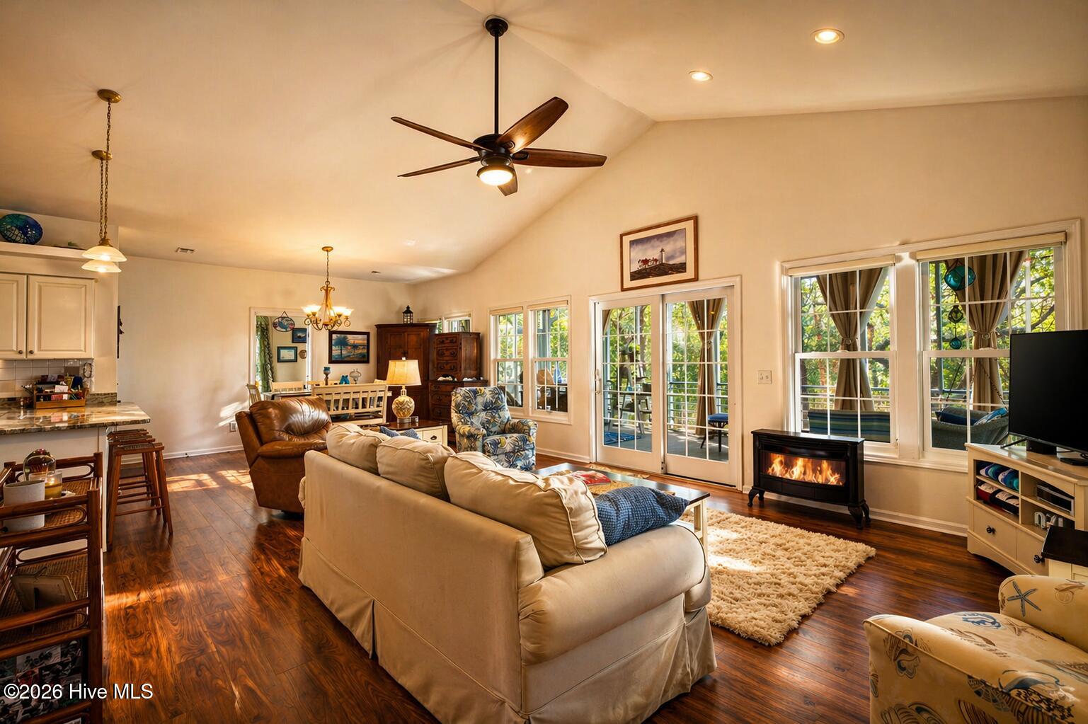 100565063 | Photo 10