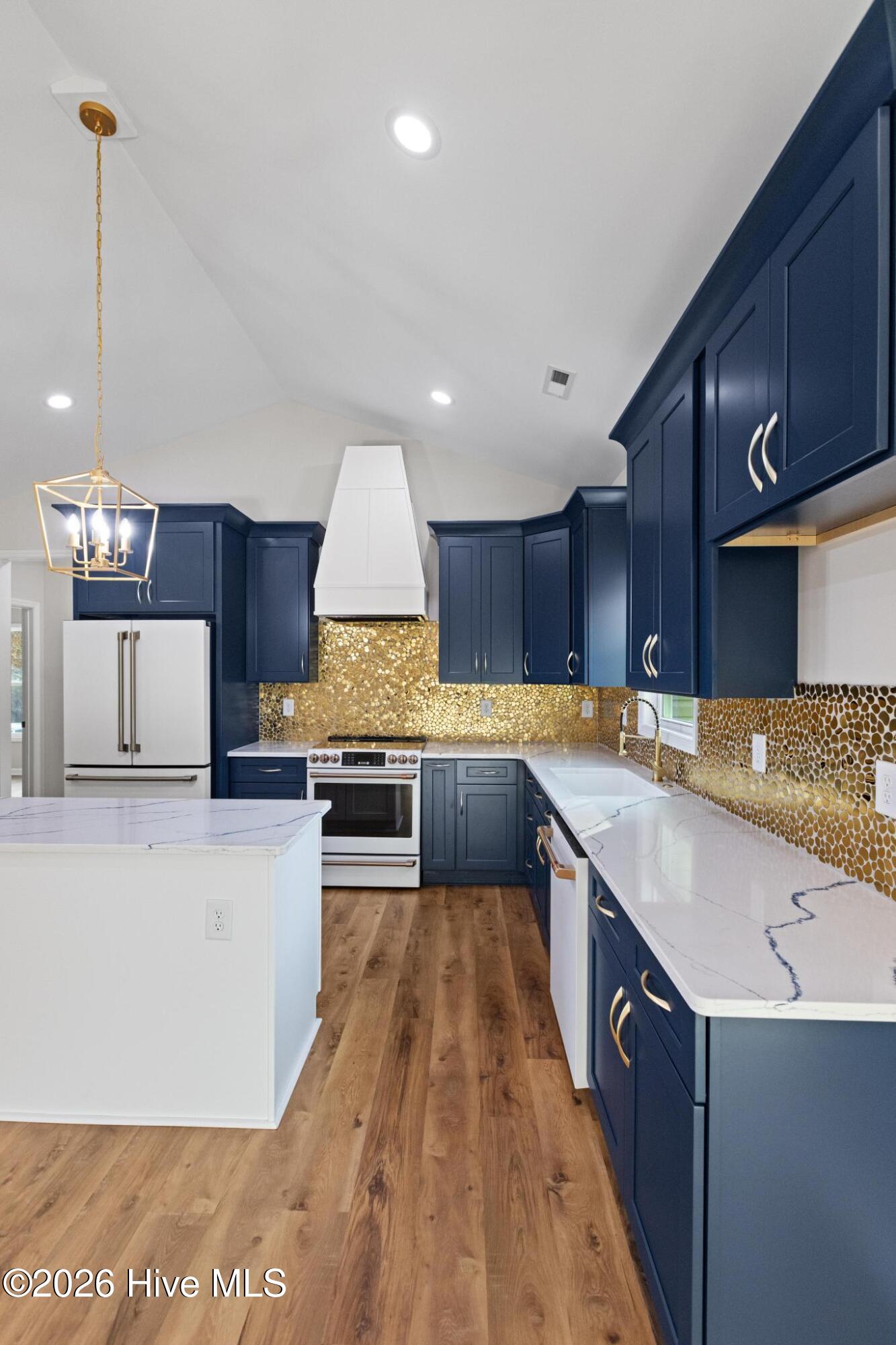 100524843 | Photo 20